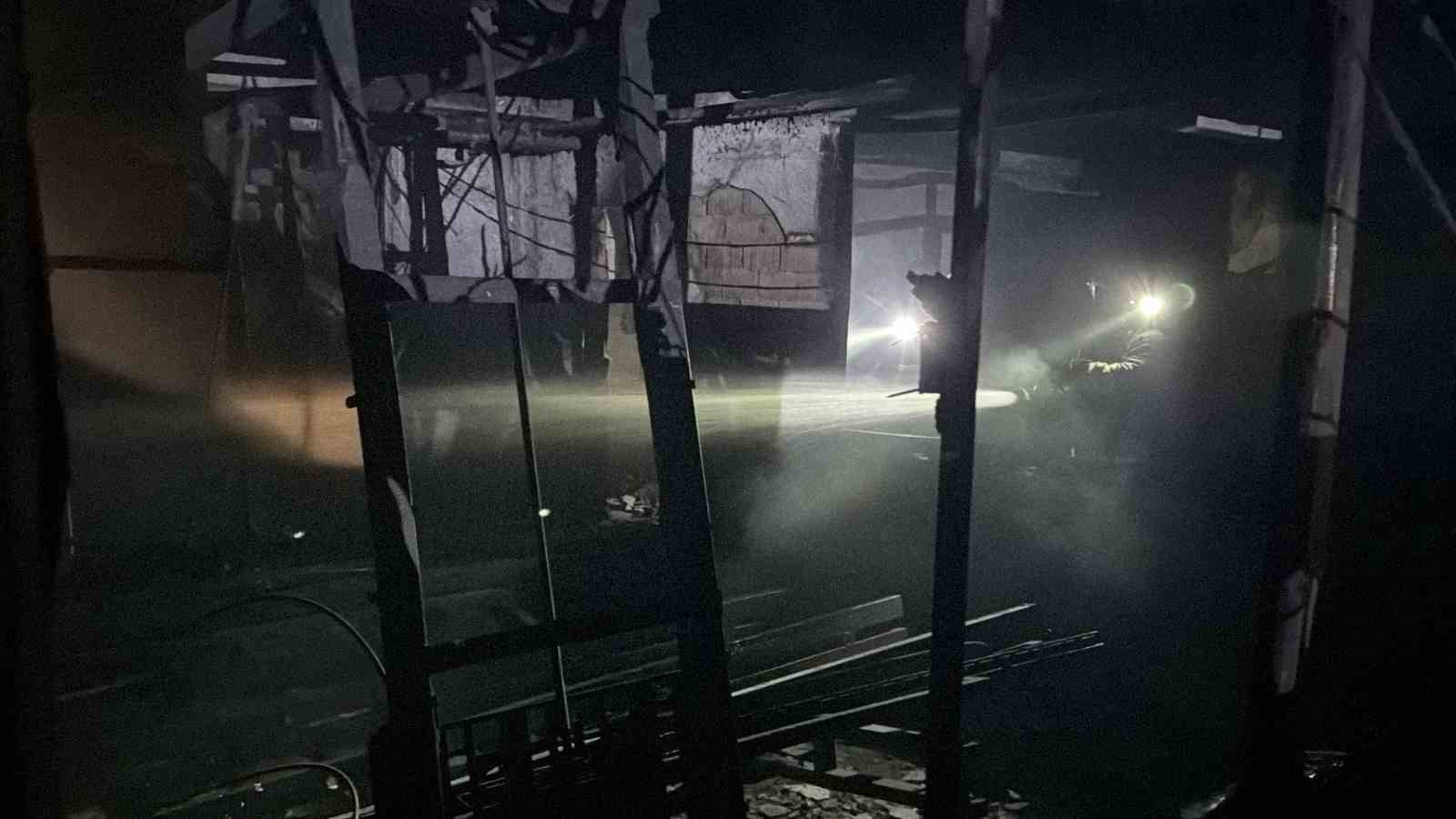 Alevlerin küle çevirdiği fabrika içerden görüntülendi
