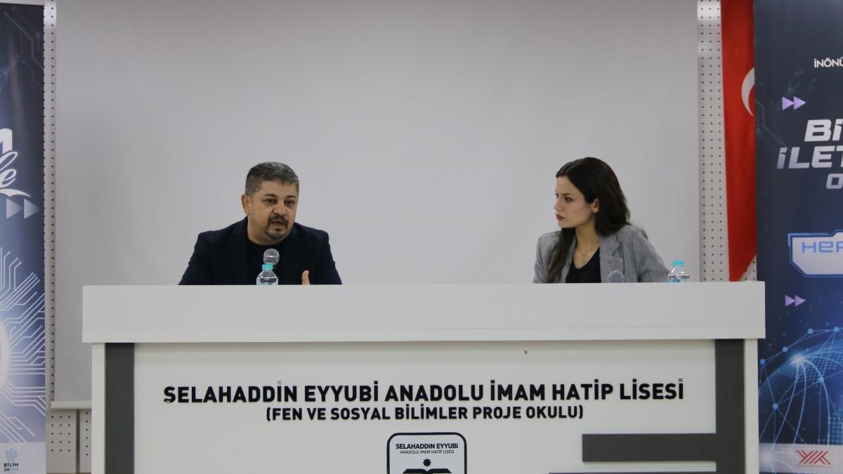 "Algoritmalar sizi yönlendiriyor"
"Algoritmalar sizi yönlendiriyor"