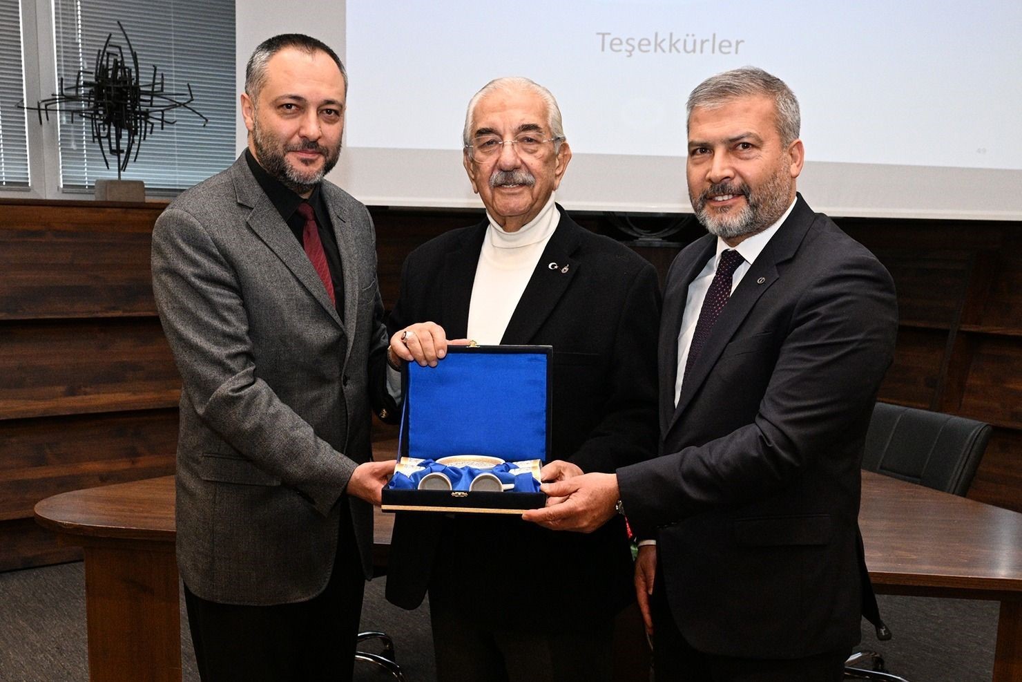 Ali Saydam öğrencilere iletişimin altın kurallarını anlattı
Ali Saydam öğrencilere iletişimin altın kurallarını anlattı