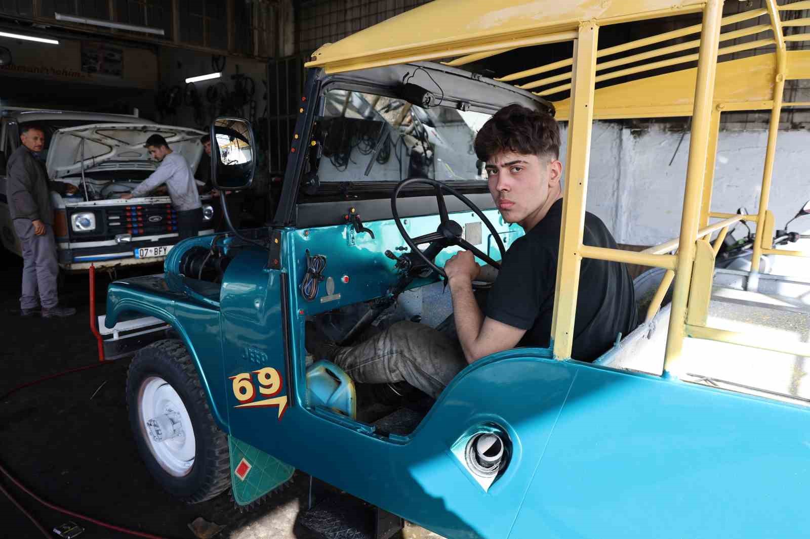 Ali Usta’nın elinde metal yığınları nostaljik bir araca dönüşüyor
