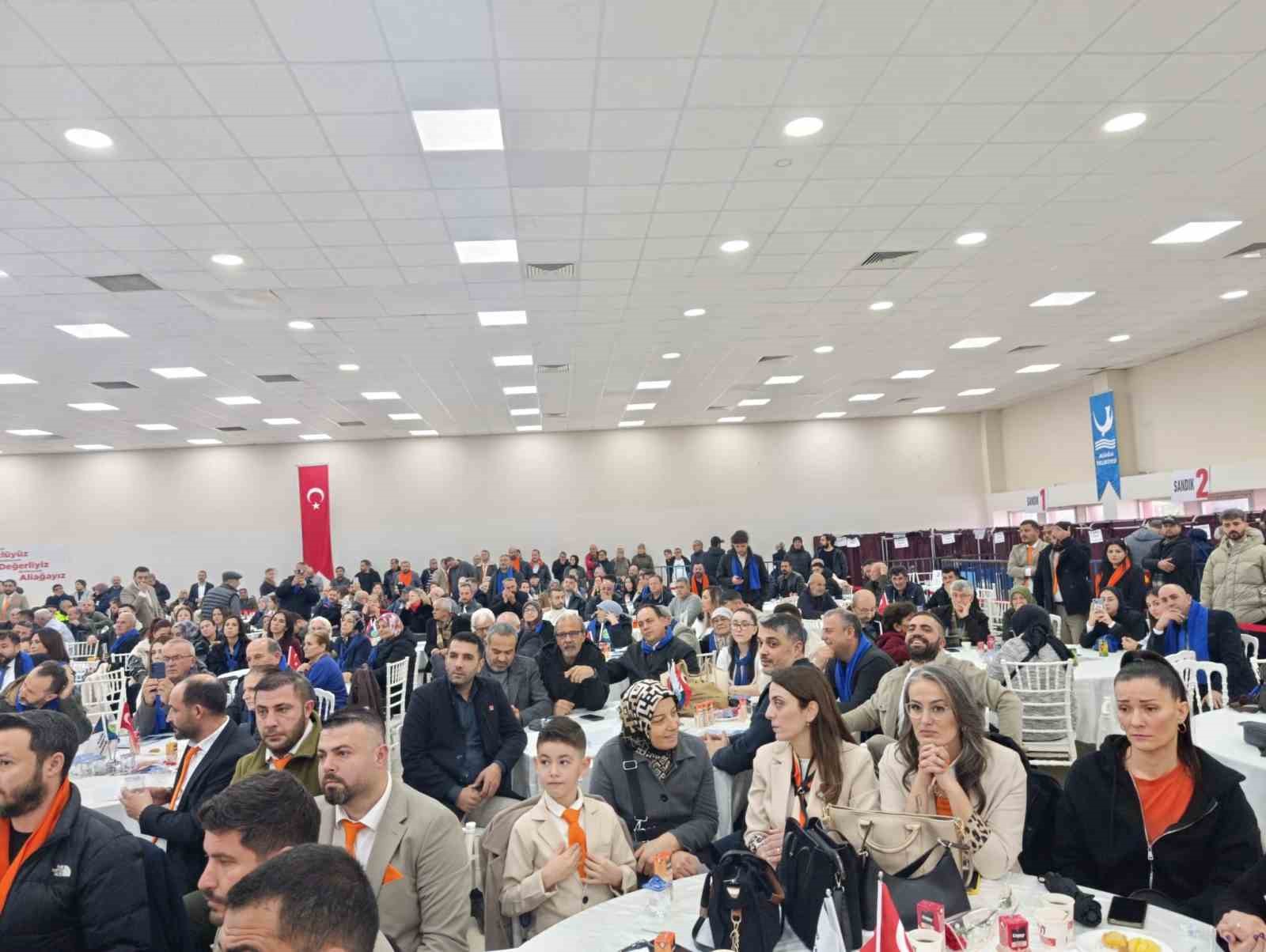 Aliağa Esnaf ve Sanatkârlar Odası’nın yeni başkanı İsa Özbek oldu
