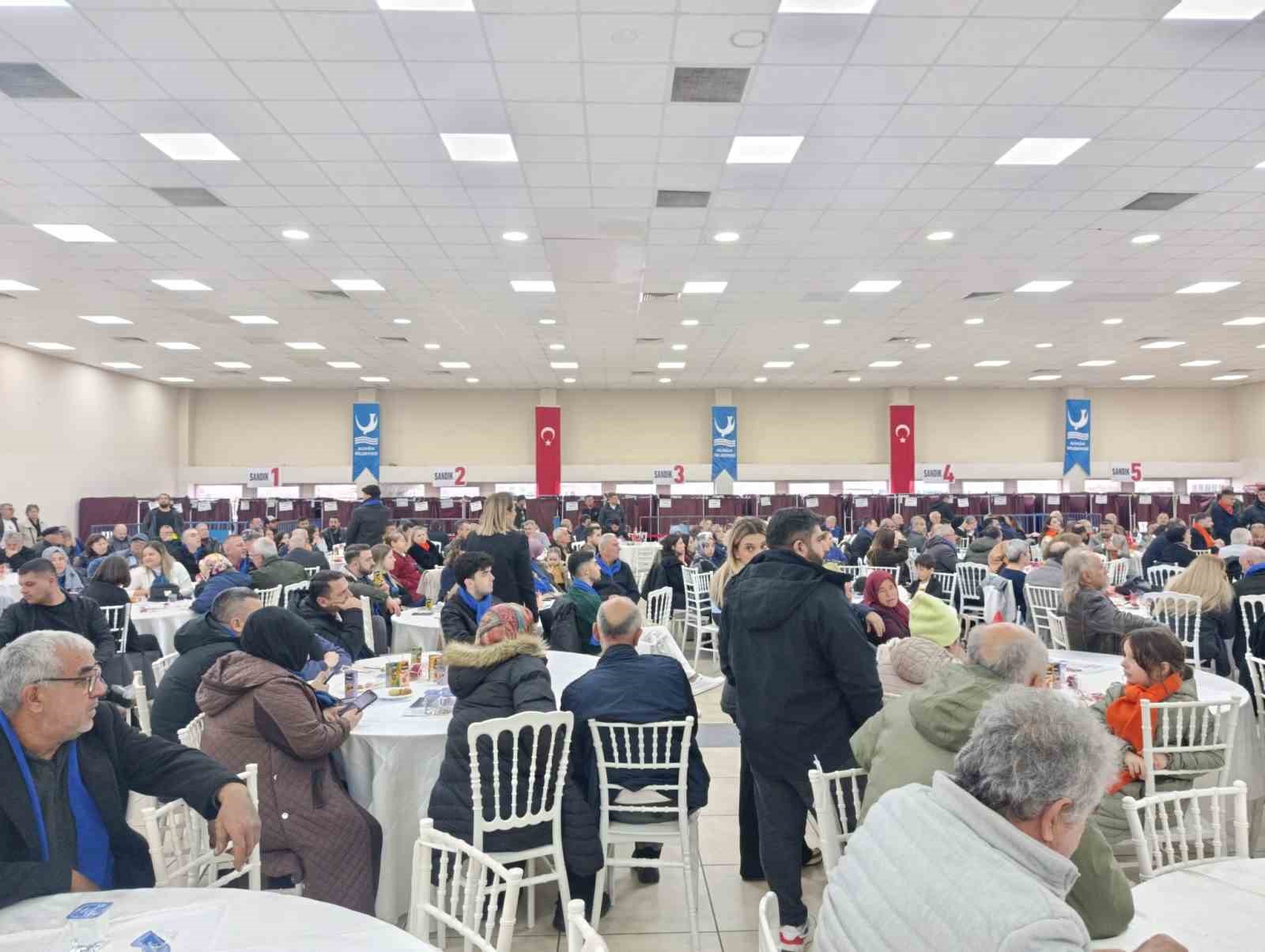 Aliağa Esnaf ve Sanatkârlar Odası’nın yeni başkanı İsa Özbek oldu
