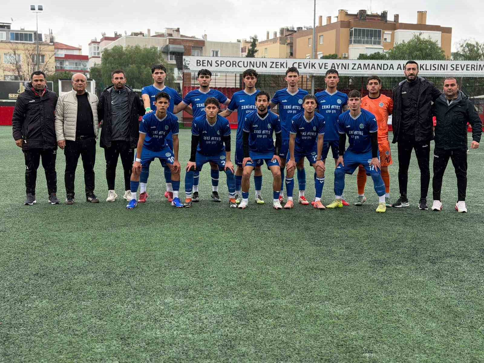 Aliağa Helvacı Spor U-18 Takımı, İzmir şampiyonu oldu
