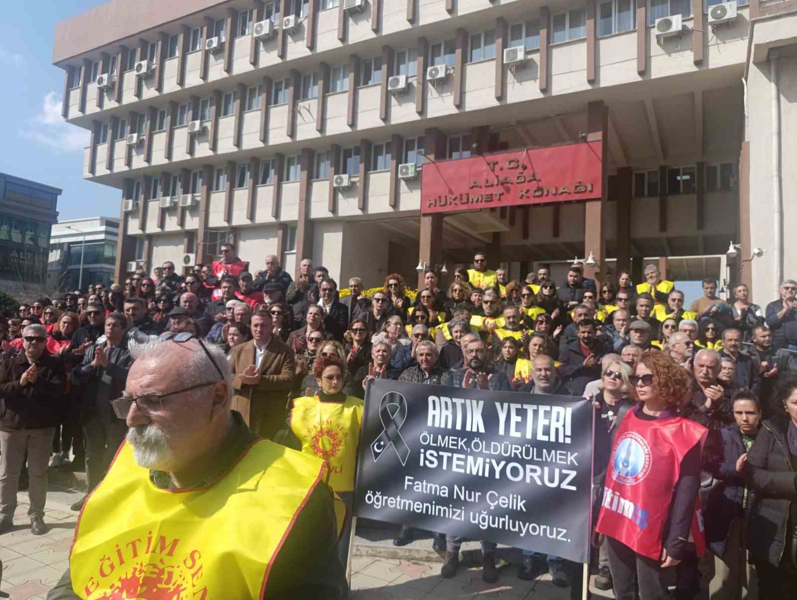 Aliağa’da eğitimcilerden şiddete karşı ortak tepki
