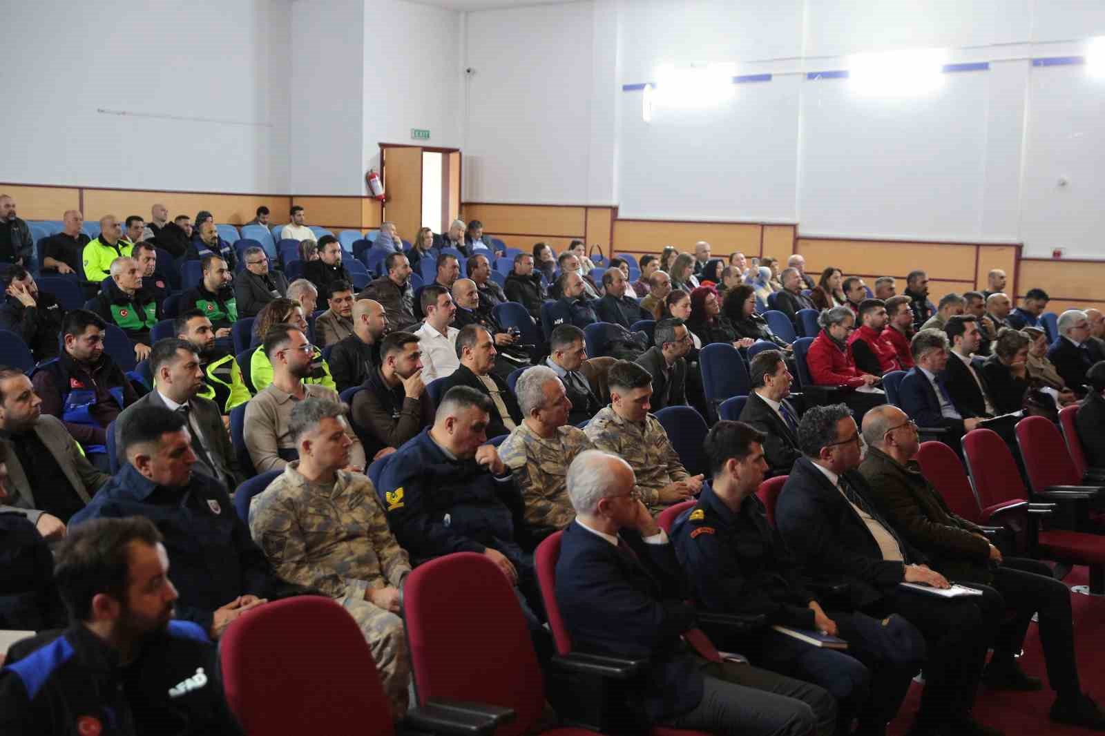 Aliağa’da ’İlçe Afet Müdahale Planı’ toplantısı gerçekleştirildi
