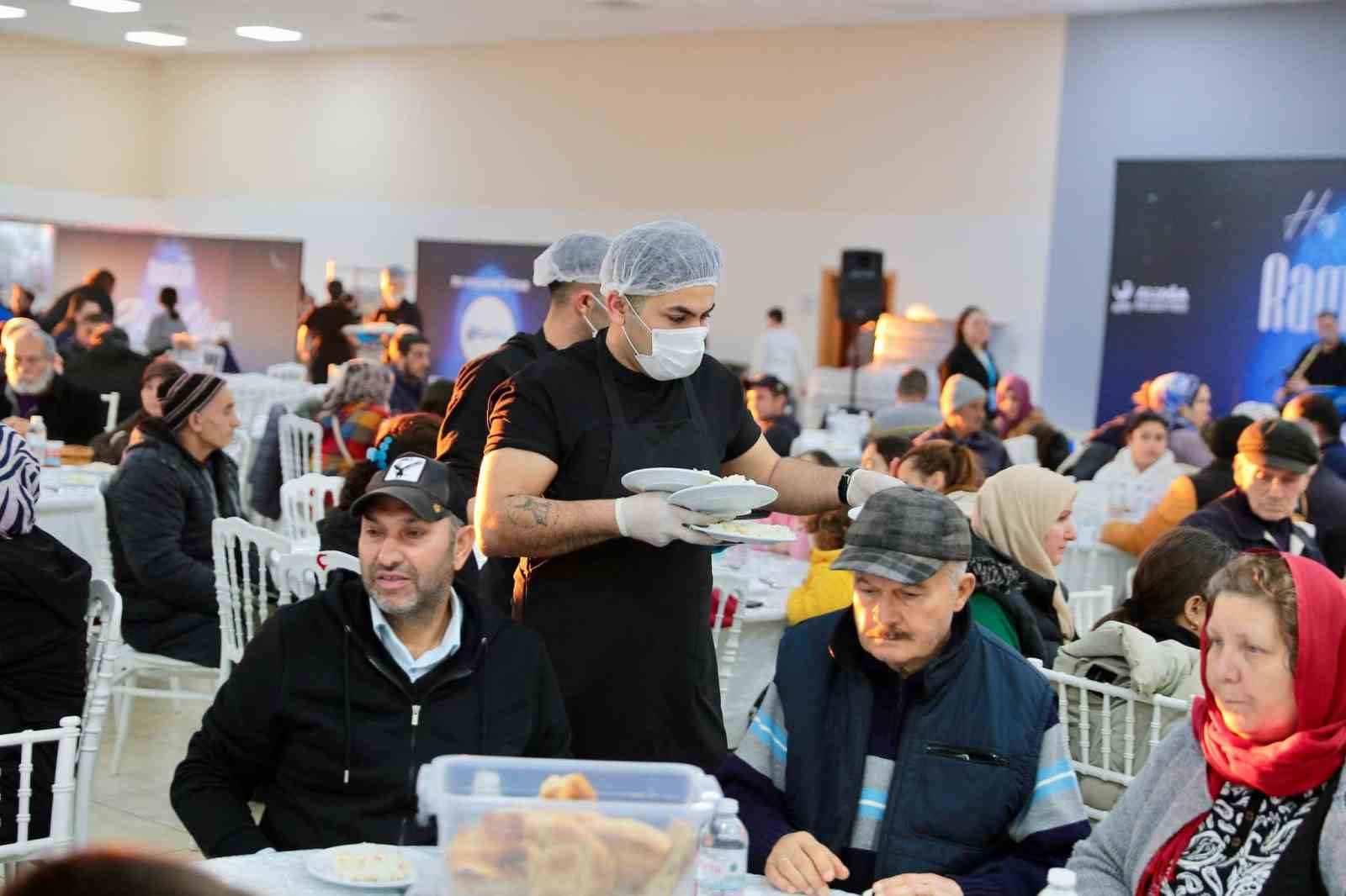 Aliağa’da ilk toplu iftar coşkusu
