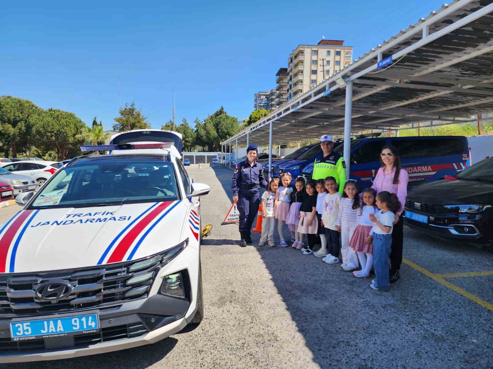 Aliağa’da, minik öğrenciler Jandarmayı yakından tanıdı
