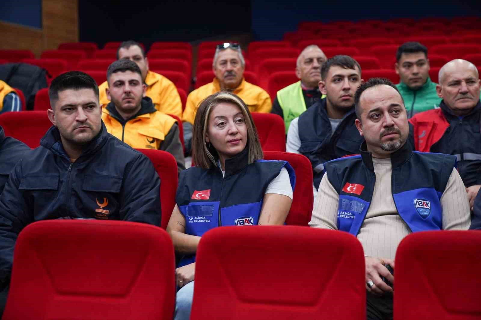 Aliağa’da orman yangınlarıyla mücadele eden personele teşekkür belgesi
