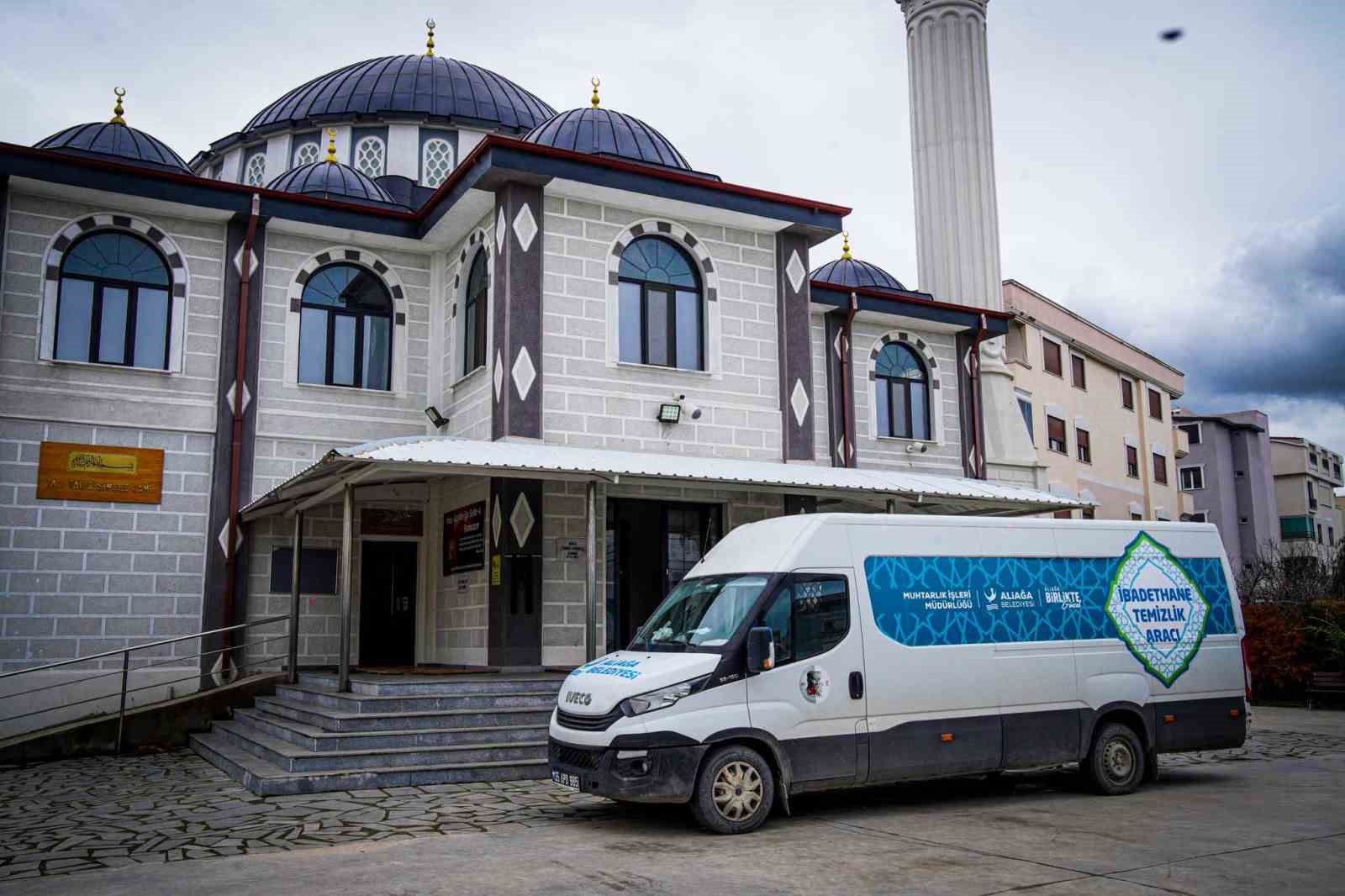 Aliağa’da Ramazan öncesi ibadethane temizliği
