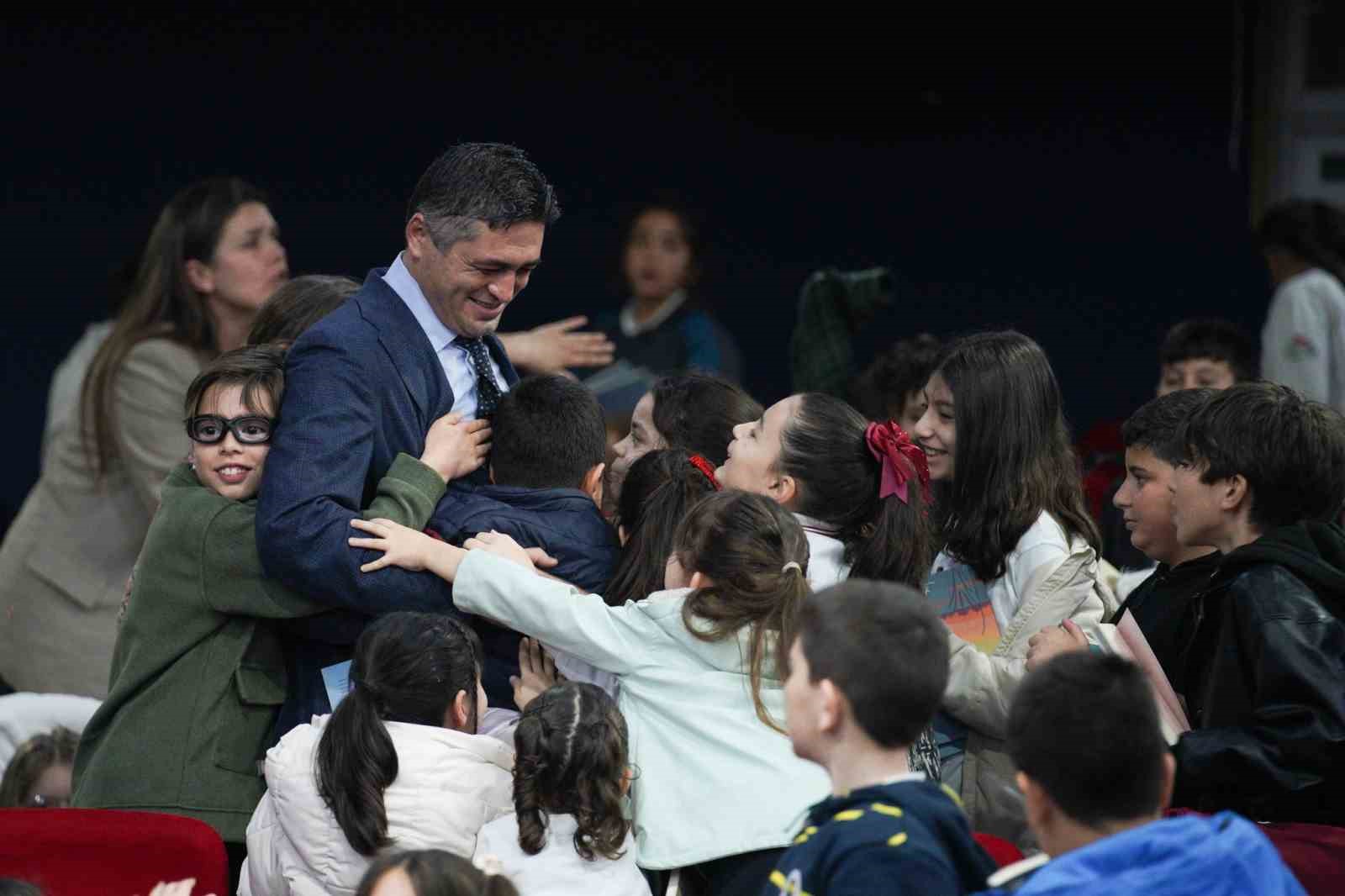 Aliağalı minikler belediye yönetimini yerinde öğrendi
