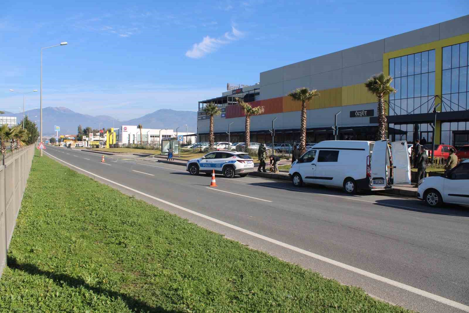 Alışveriş merkezindeki durakta şüpheli valiz paniği
