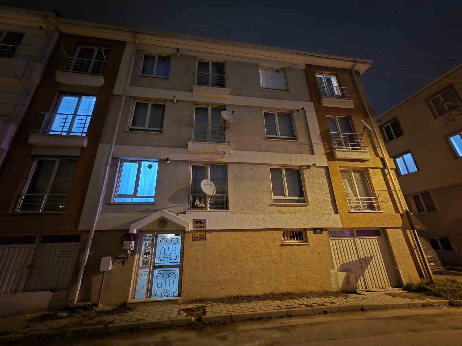 Alkollü genç ortalığı birbirine kattı
