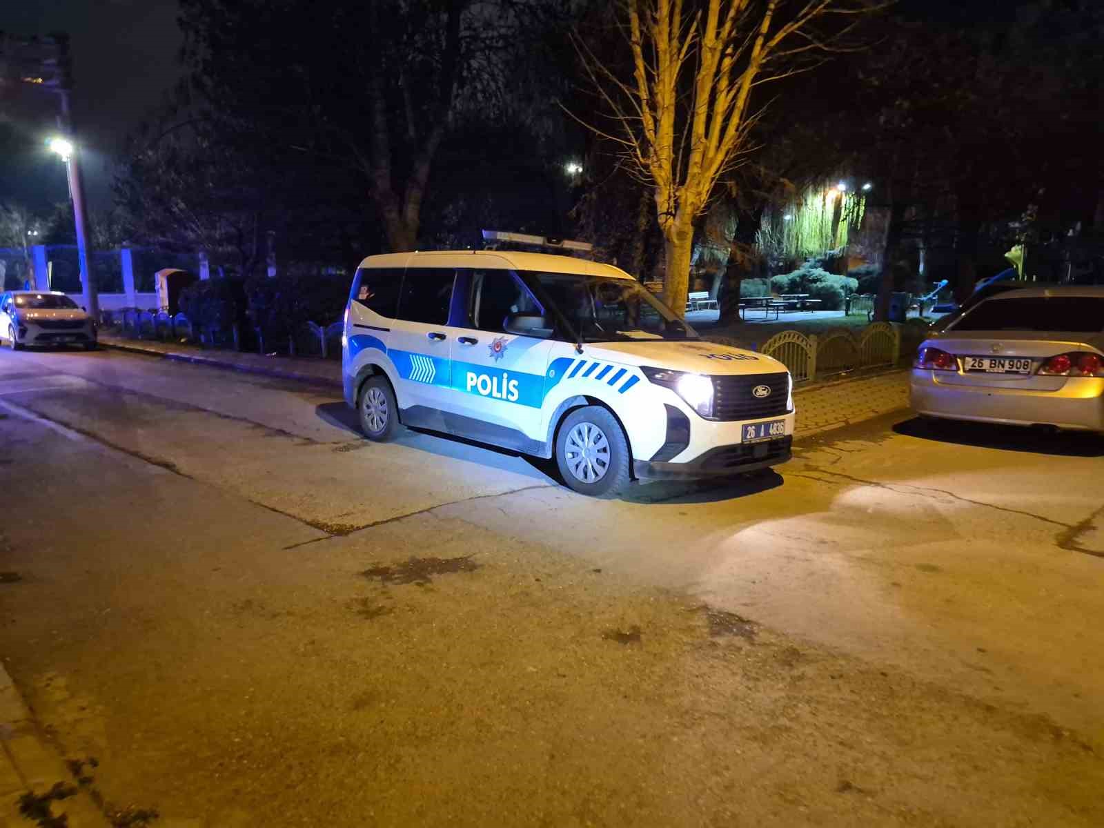 Alkollü genç ortalığı birbirine kattı
