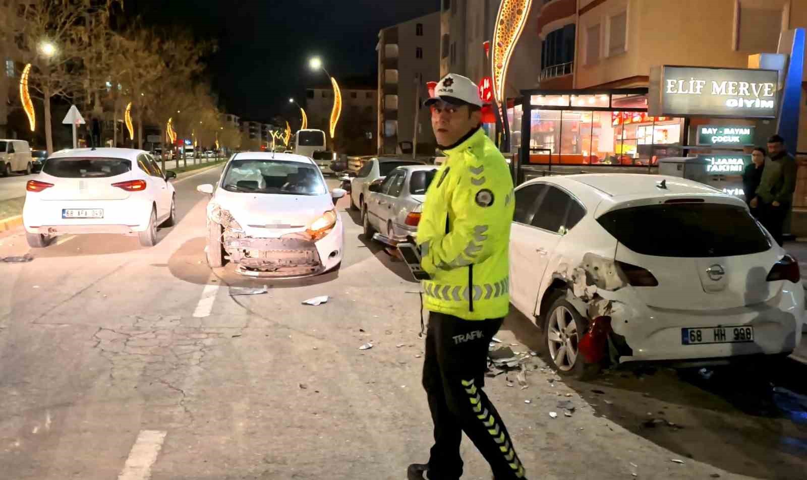 Alkollü halde direksiyona geçti, 3 araca birden çarptı
