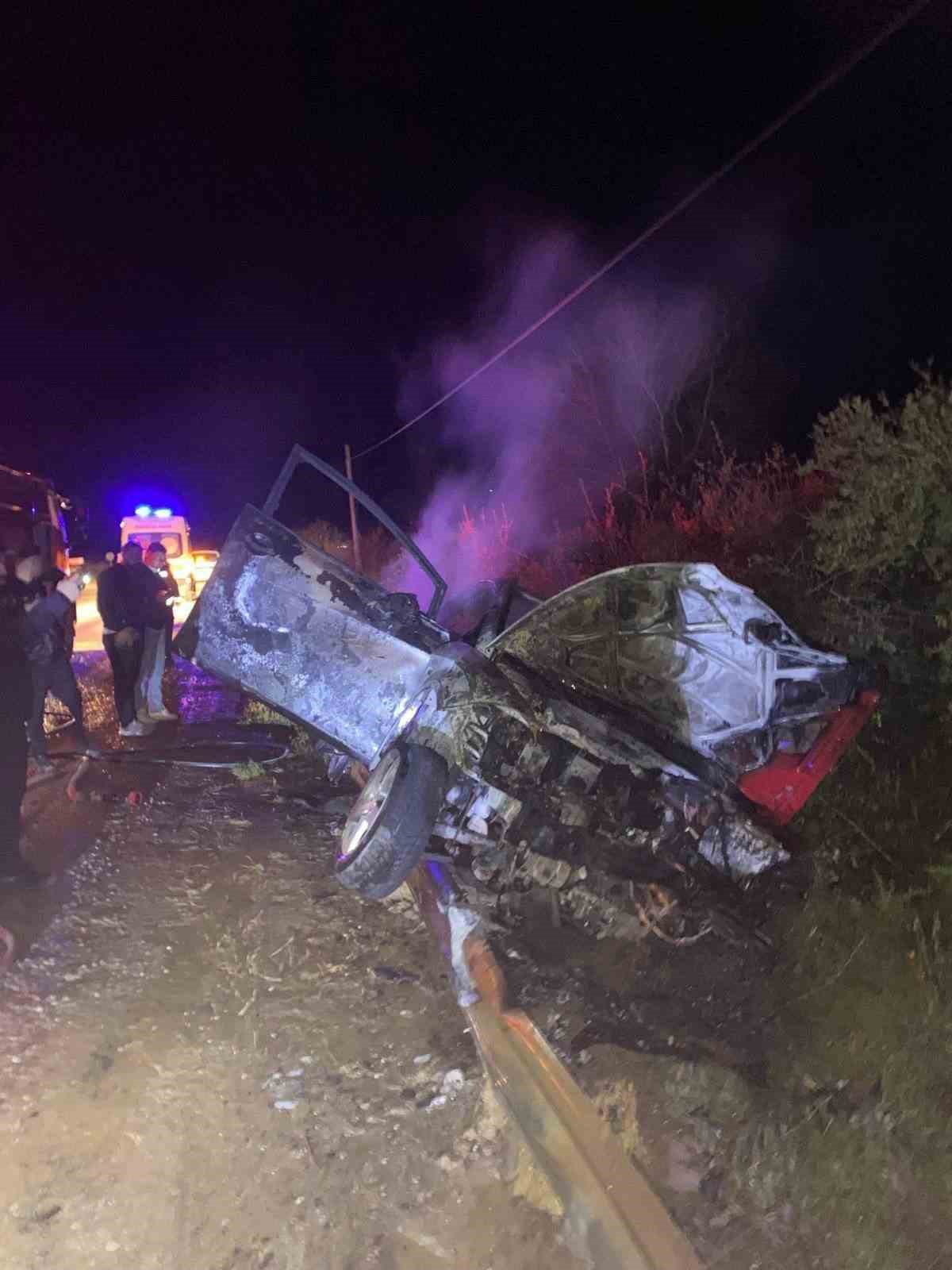 Alkollü sürücü bariyerlere çarptı, araç alev aldı
