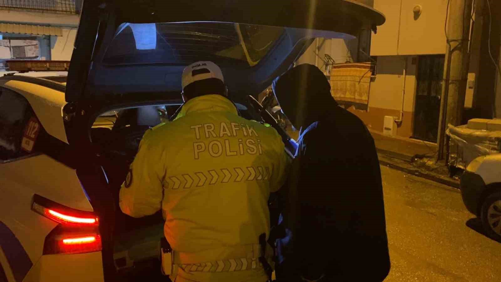 Alkollü sürücü ’dur’ ikazına uymadı, çıkmaz sokakta yakalandı
