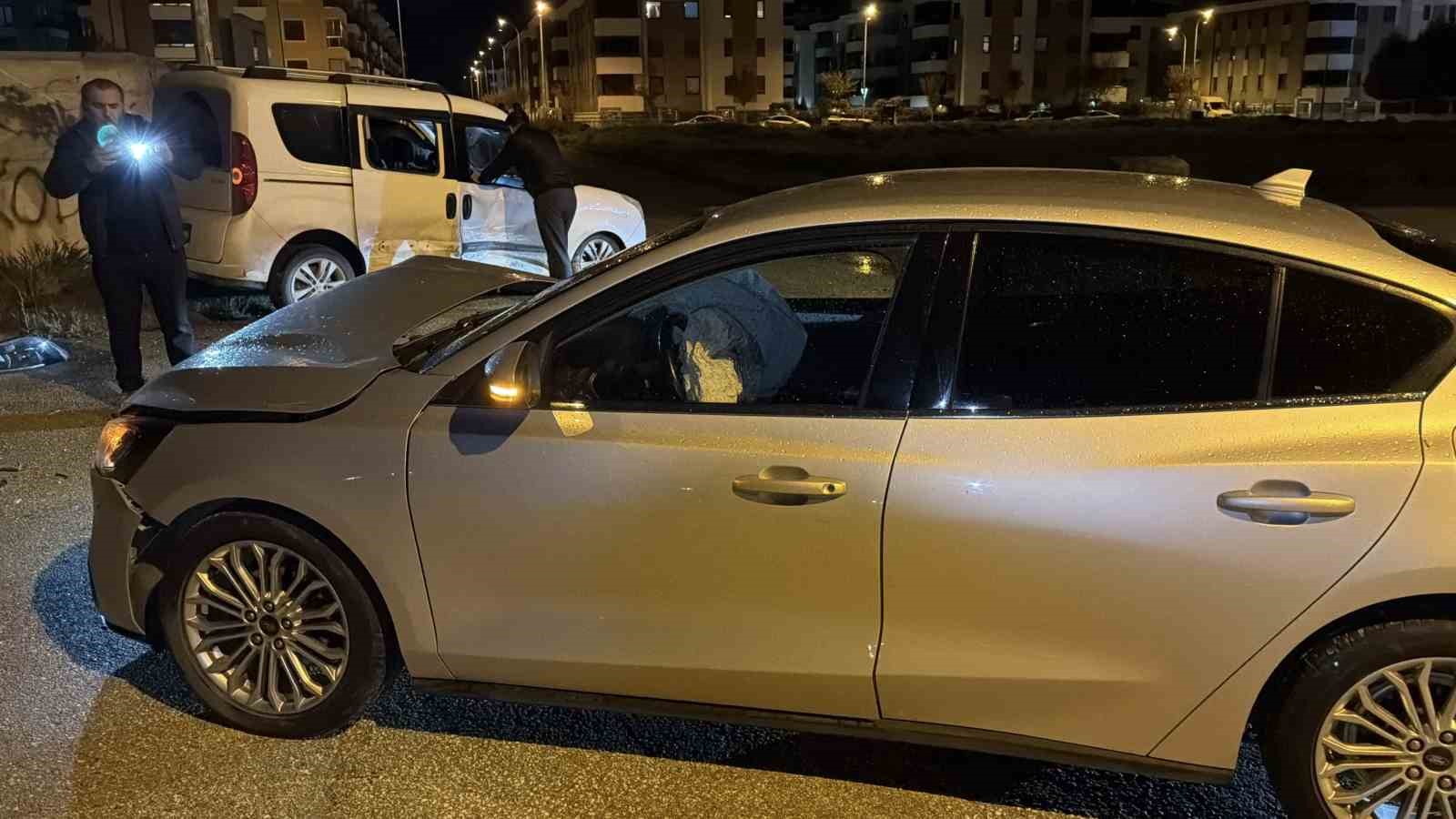 Alkollü sürücü ile 15 yaşındaki çocuğun kullandığı araç çarpıştı: 1 yaralı
