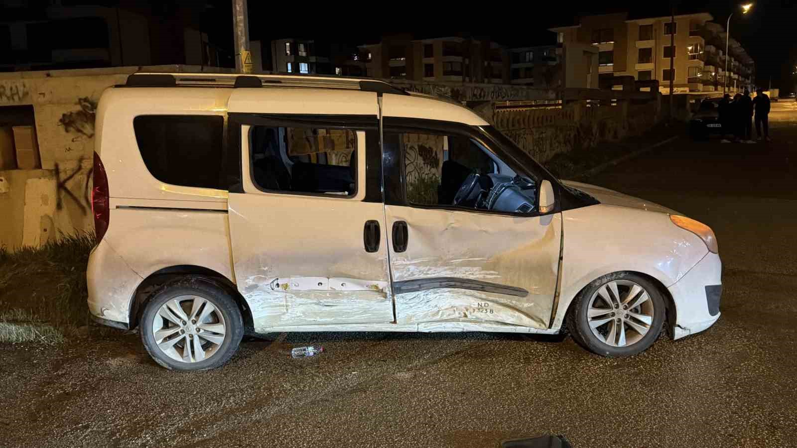 Alkollü sürücü ile 15 yaşındaki çocuğun kullandığı araç çarpıştı: 1 yaralı
