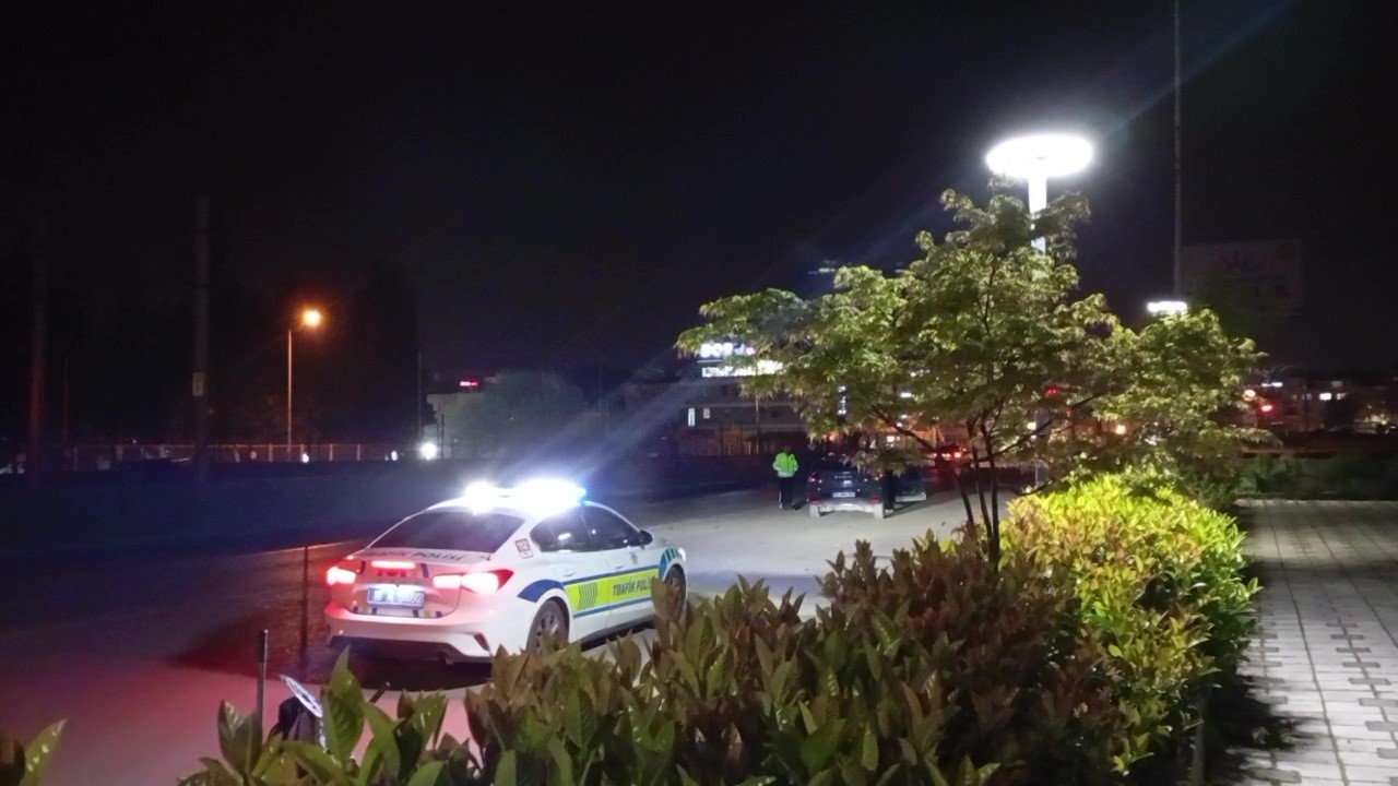 Alkollü sürücü kazaya neden oldu, araçlar hurdaya döndü
