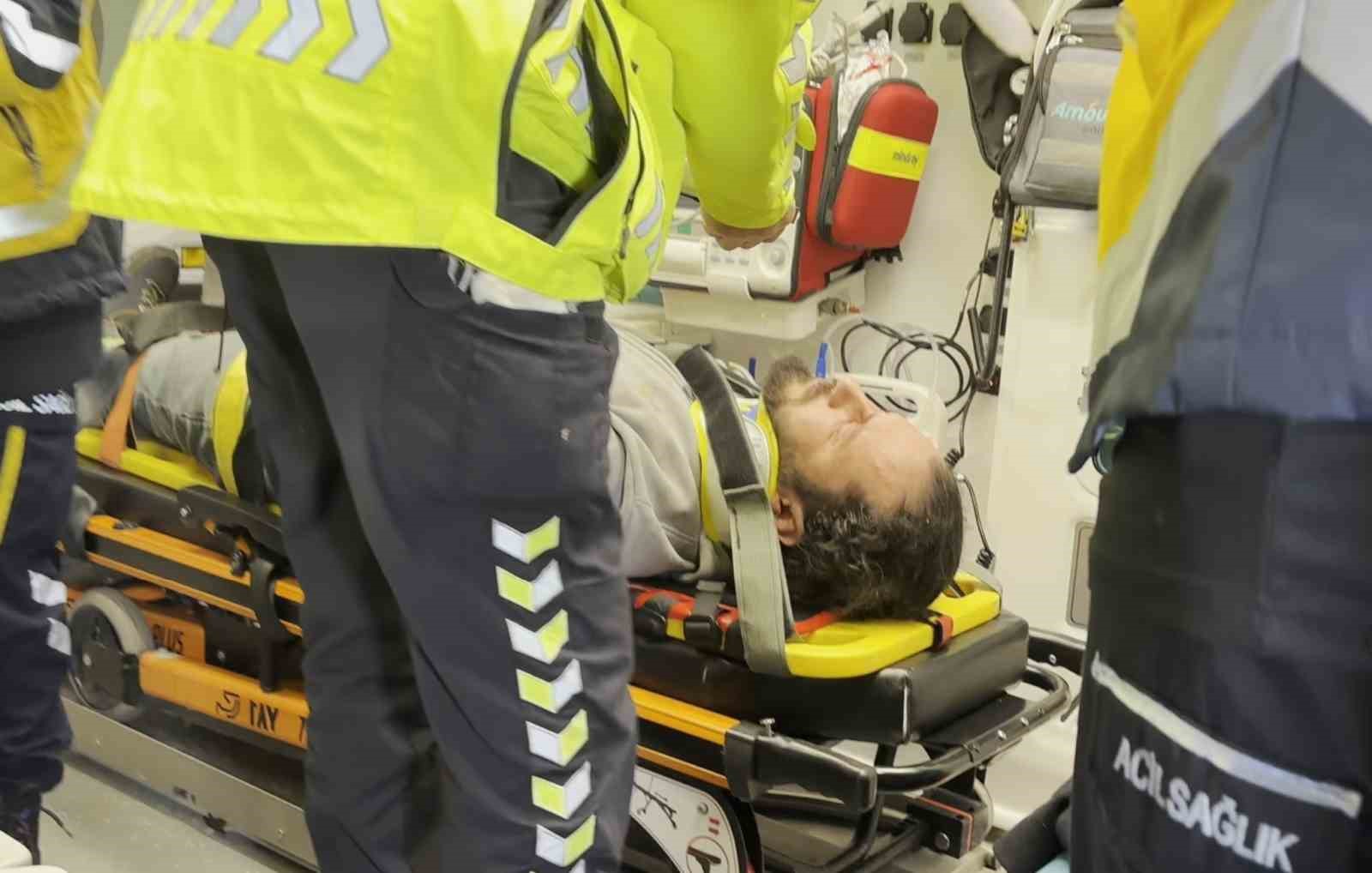 Alkollü sürücü önündeki araca çarptı: 6 yaralı
