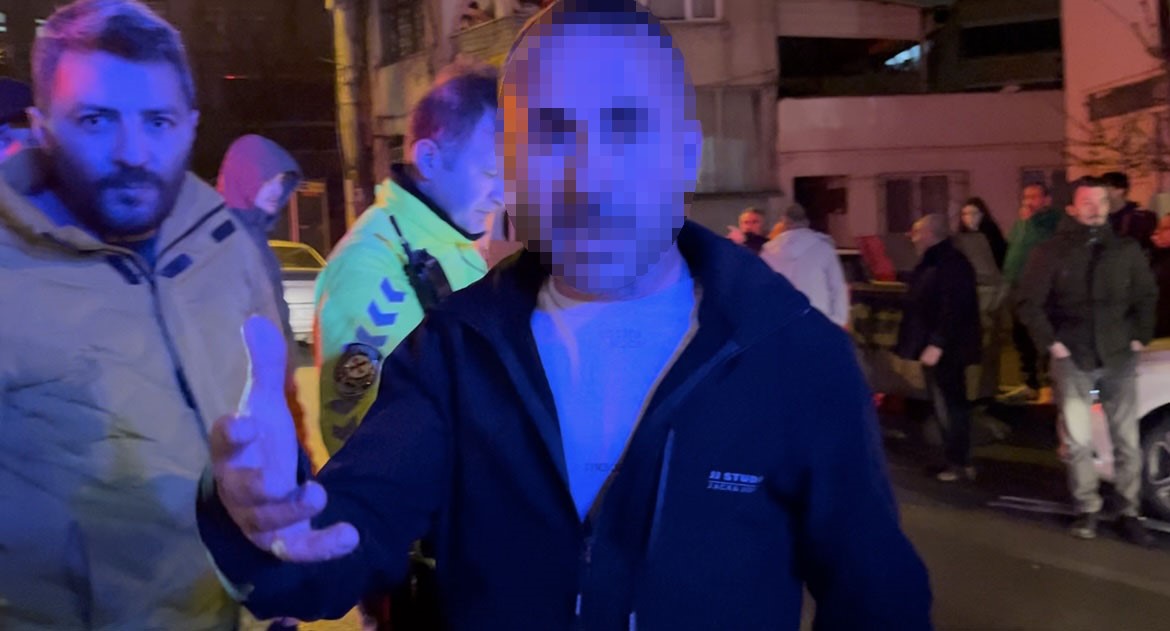 Alkollü sürücü ortalığı karıştırdı: Vatandaşı polis sandı, araç sahiplerini teselli etti
