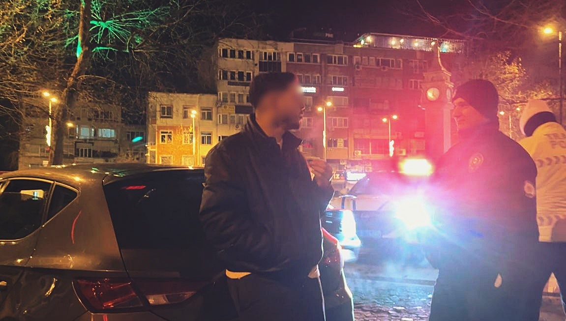 Alkollü sürücü polise dakikalarca dil döktü: "Ben polis olacak adamım, boyum da uzun"
