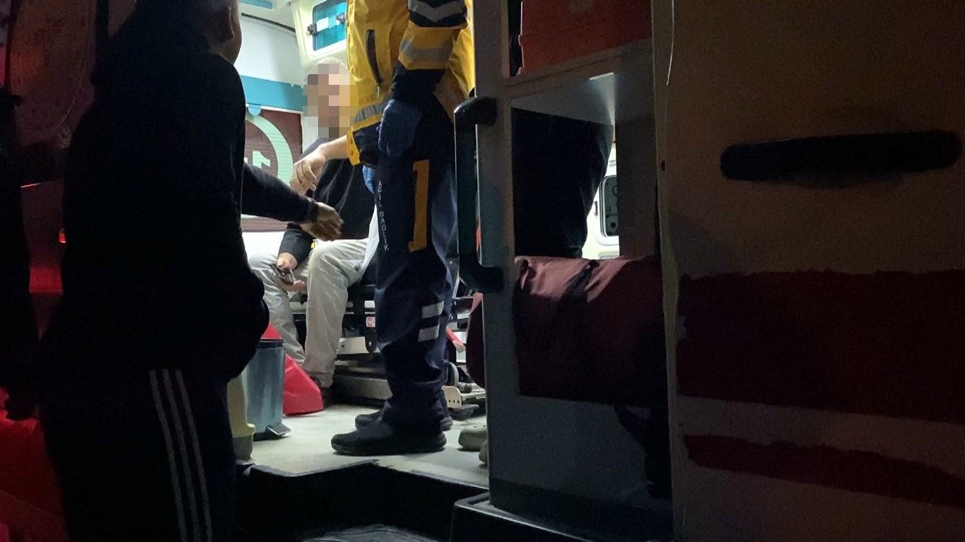 Alkollü sürücü polislerden polis istedi: "Emniyeti arayın buraya polis ekipleri gelsin"
Alkollü sürücü polislerden polis istedi: "Emniyeti arayın buraya polis ekipleri gelsin"