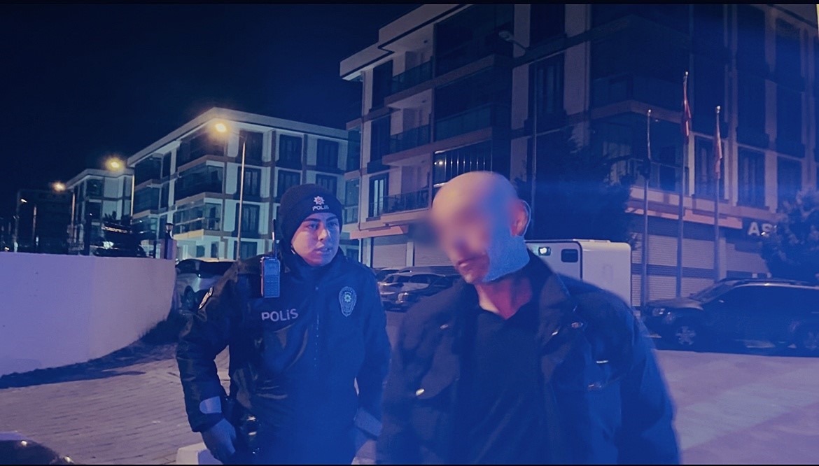 Alkollü sürücü ve yolcudan muhabire tepki: "O telefonu kırarım"
