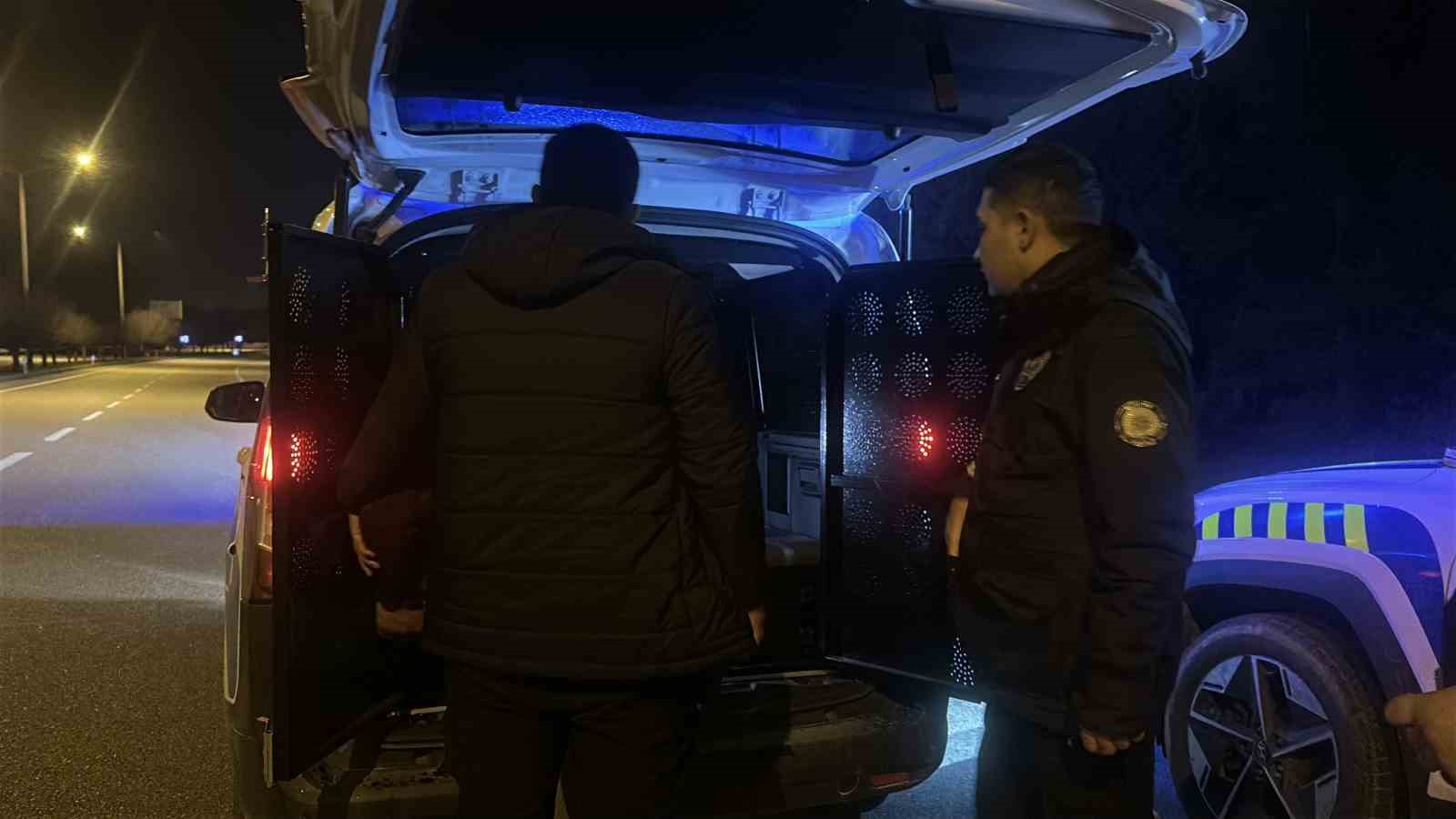 Alkollü sürücünün kullandığı araç uygulama noktasından kaçmaya çalışırken şarampole düştü
