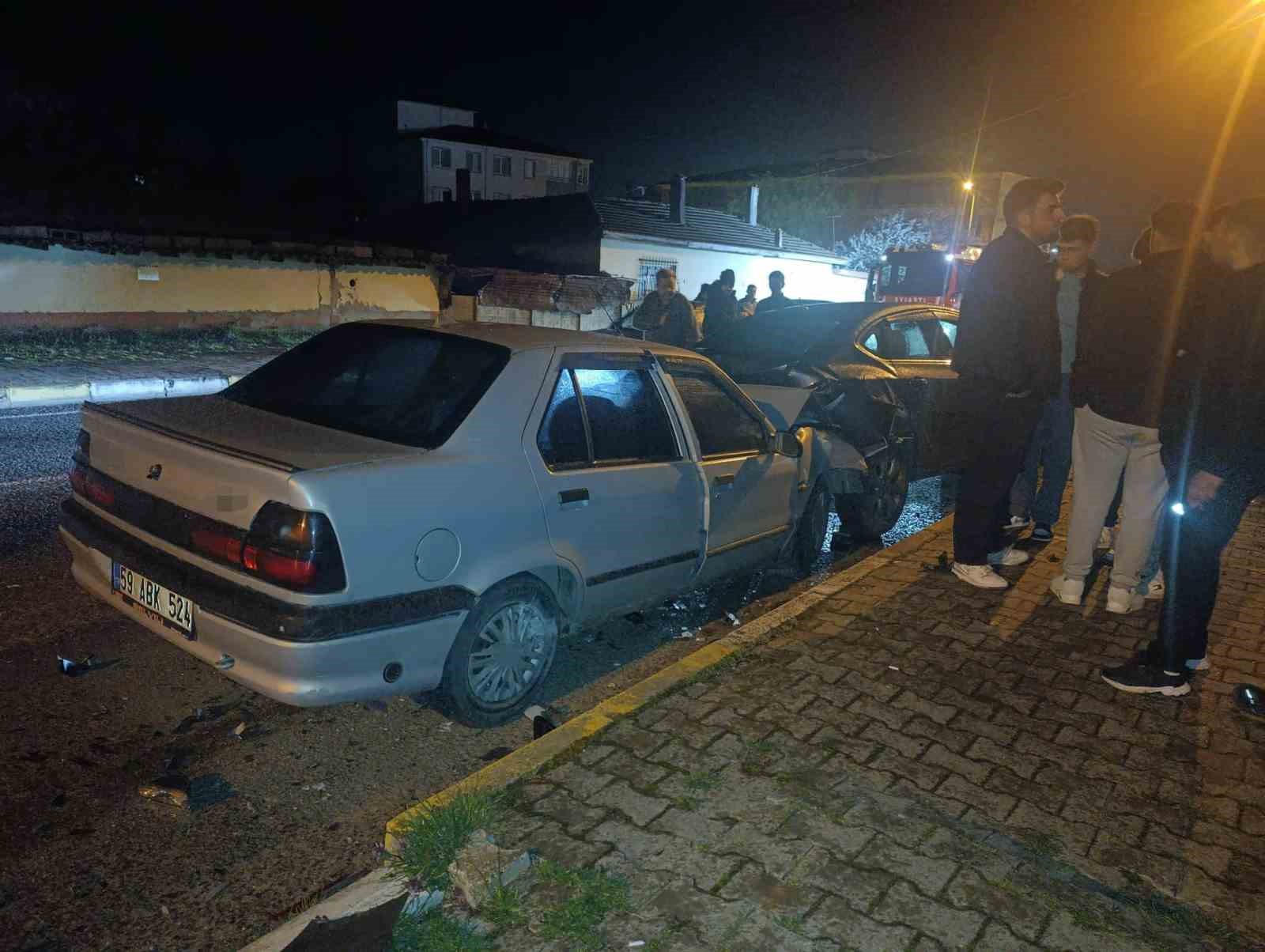 Alkollü ve ehliyetsiz sürücü dehşet saçtı: 2 yaralı
