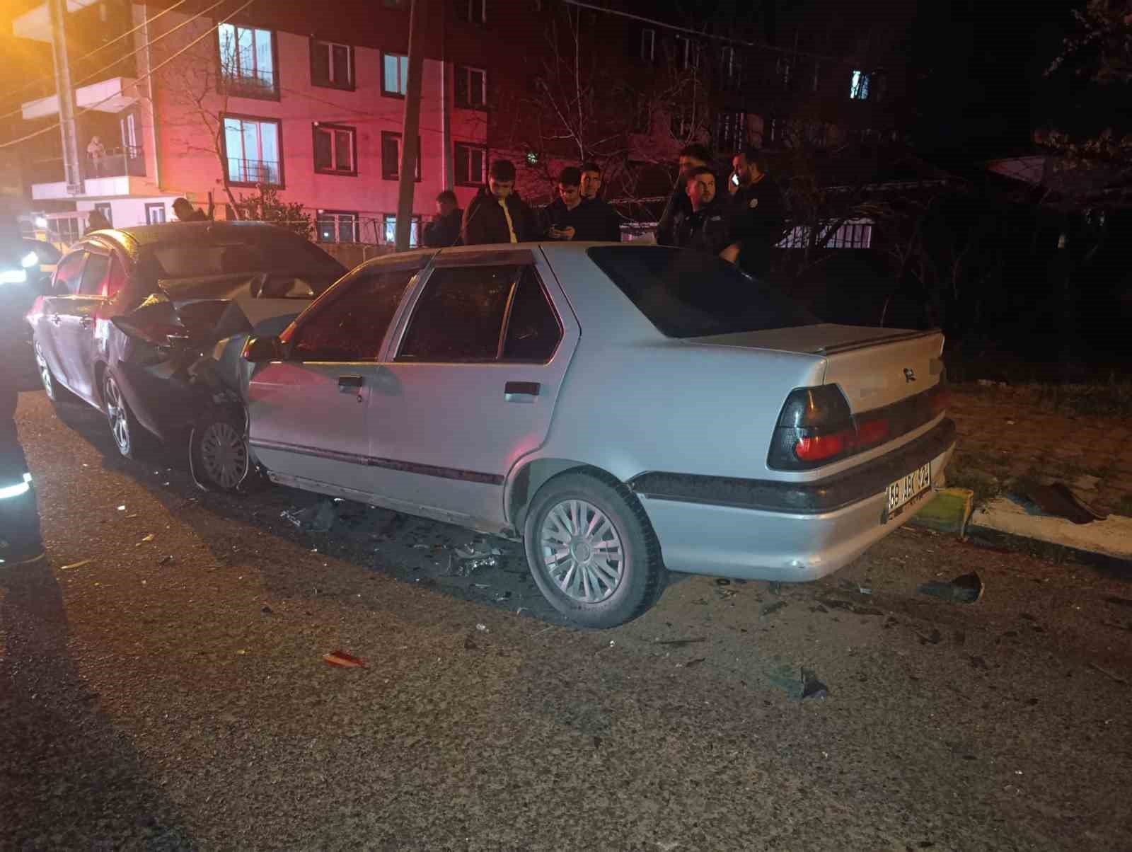 Alkollü ve ehliyetsiz sürücü dehşet saçtı: 2 yaralı
