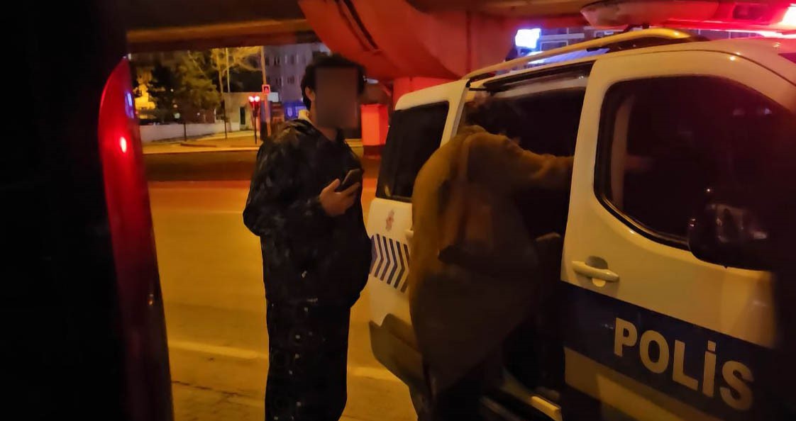 Alkollü ve ehliyetsiz yakalanınca kız arkadaşıma öğretiyordum dedi
