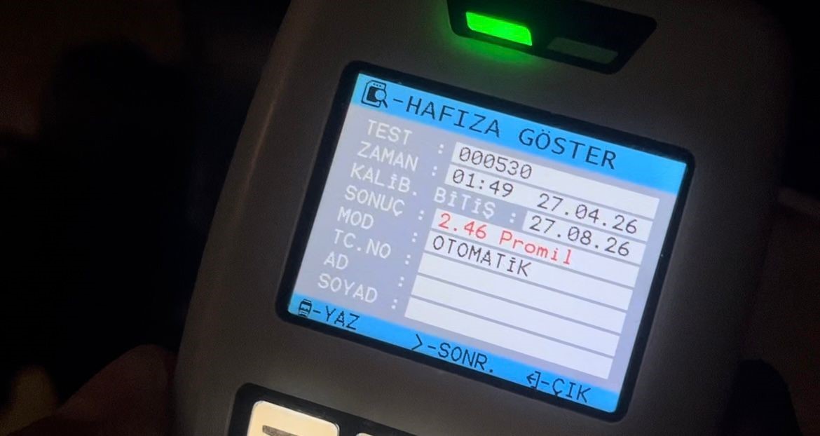 Alkollü yakalandı polise hakaretten gözaltına alındı
