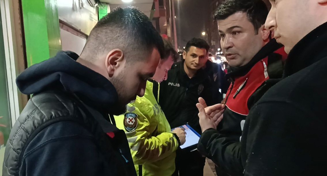 Alkolsüz sürücüsü, Yunus ekiplerini görünce gaza bastı: Polisin üzerine sürüp kaçtı, "Panik yaptım" dedi
