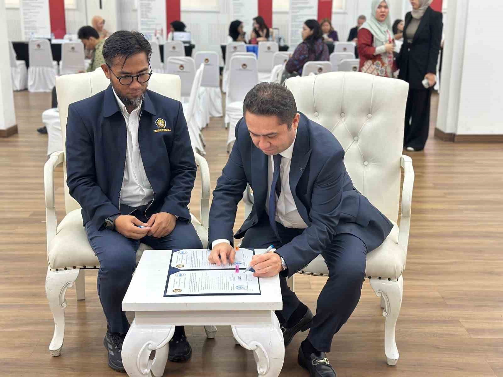 ALKÜ, Endonezya’daki üniversitelerle birlikte projeler yapacak
ALKÜ, Endonezya’daki üniversitelerle birlikte projeler yapacak