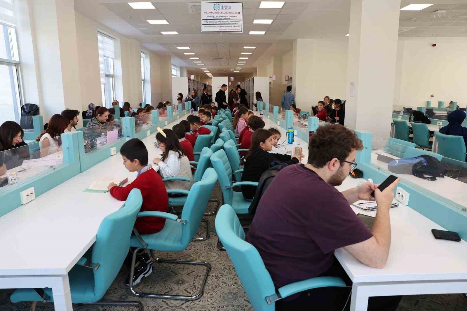 ALKÜ’de Kütüphane Haftası etkinliklerle kutlandı
ALKÜ’de Kütüphane Haftası etkinliklerle kutlandı