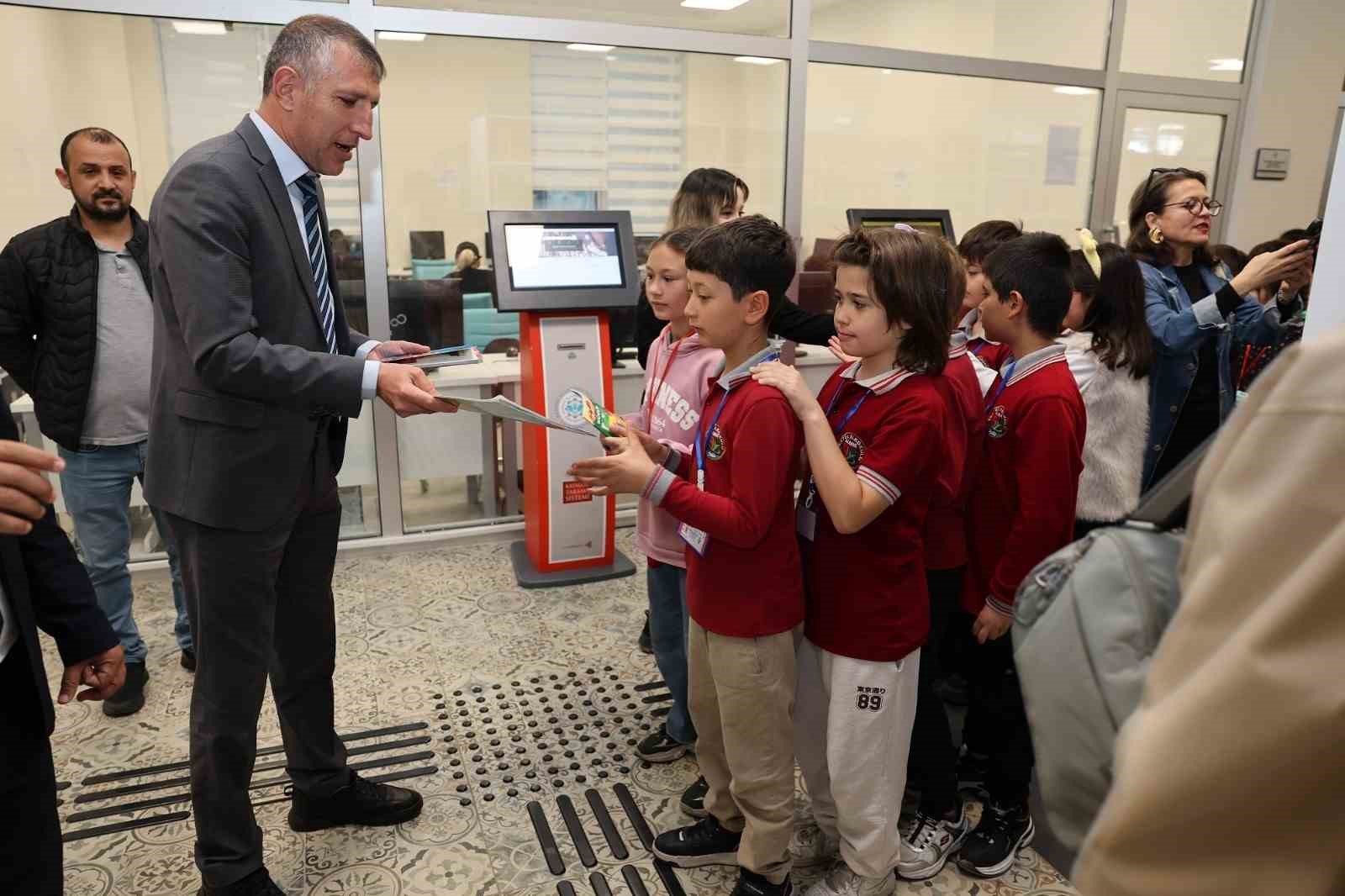 ALKÜ’de Kütüphane Haftası etkinliklerle kutlandı
ALKÜ’de Kütüphane Haftası etkinliklerle kutlandı