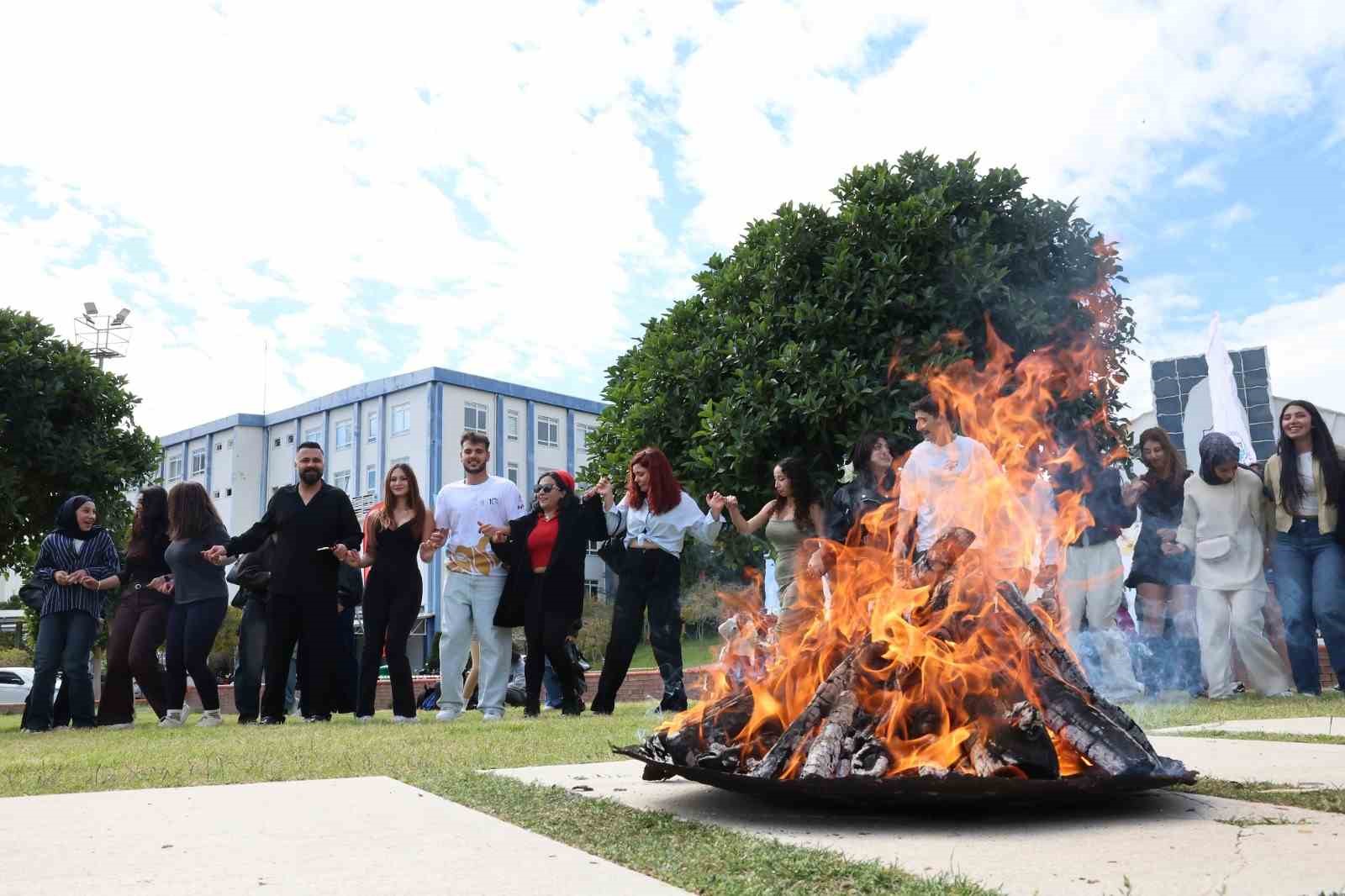 ALKÜ’de nevruz kutlandı
