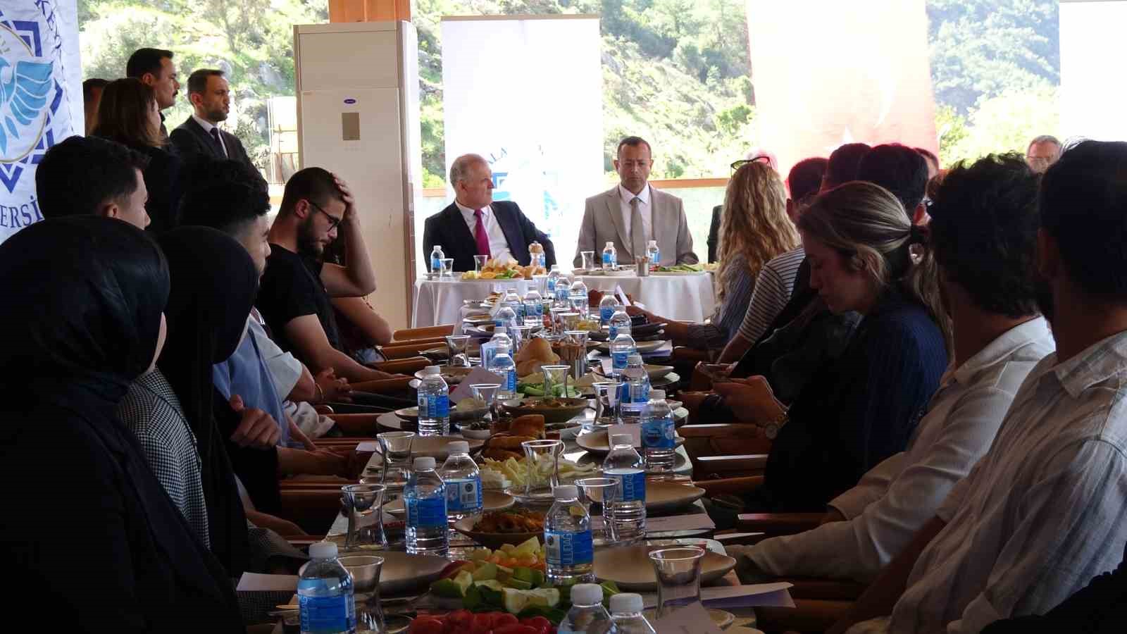 ALKÜ’de öğrenci toplulukları buluştu
