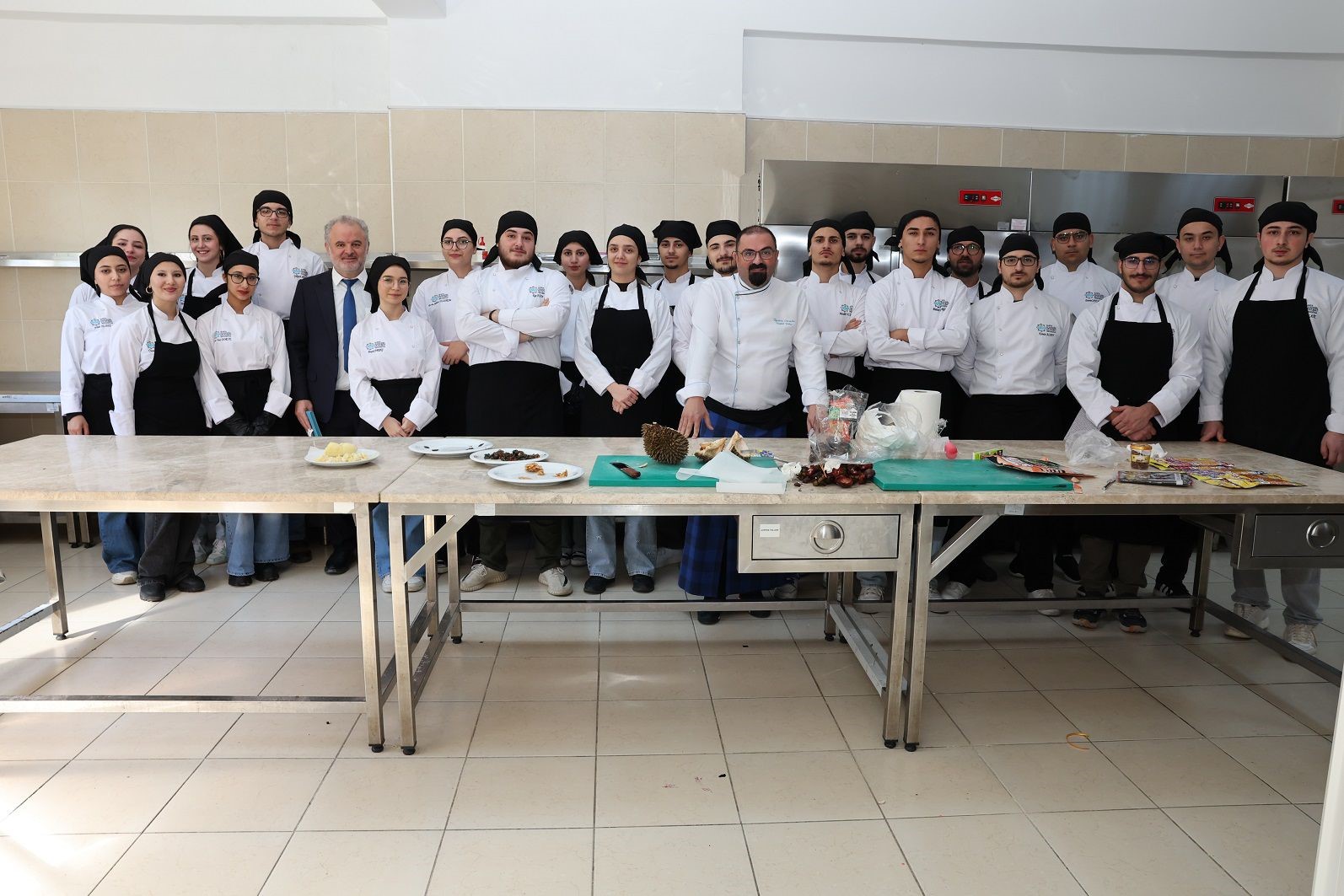 ALKÜ’lü öğrenciler Uzak Doğu mutfağını uzmanından öğreniyor
