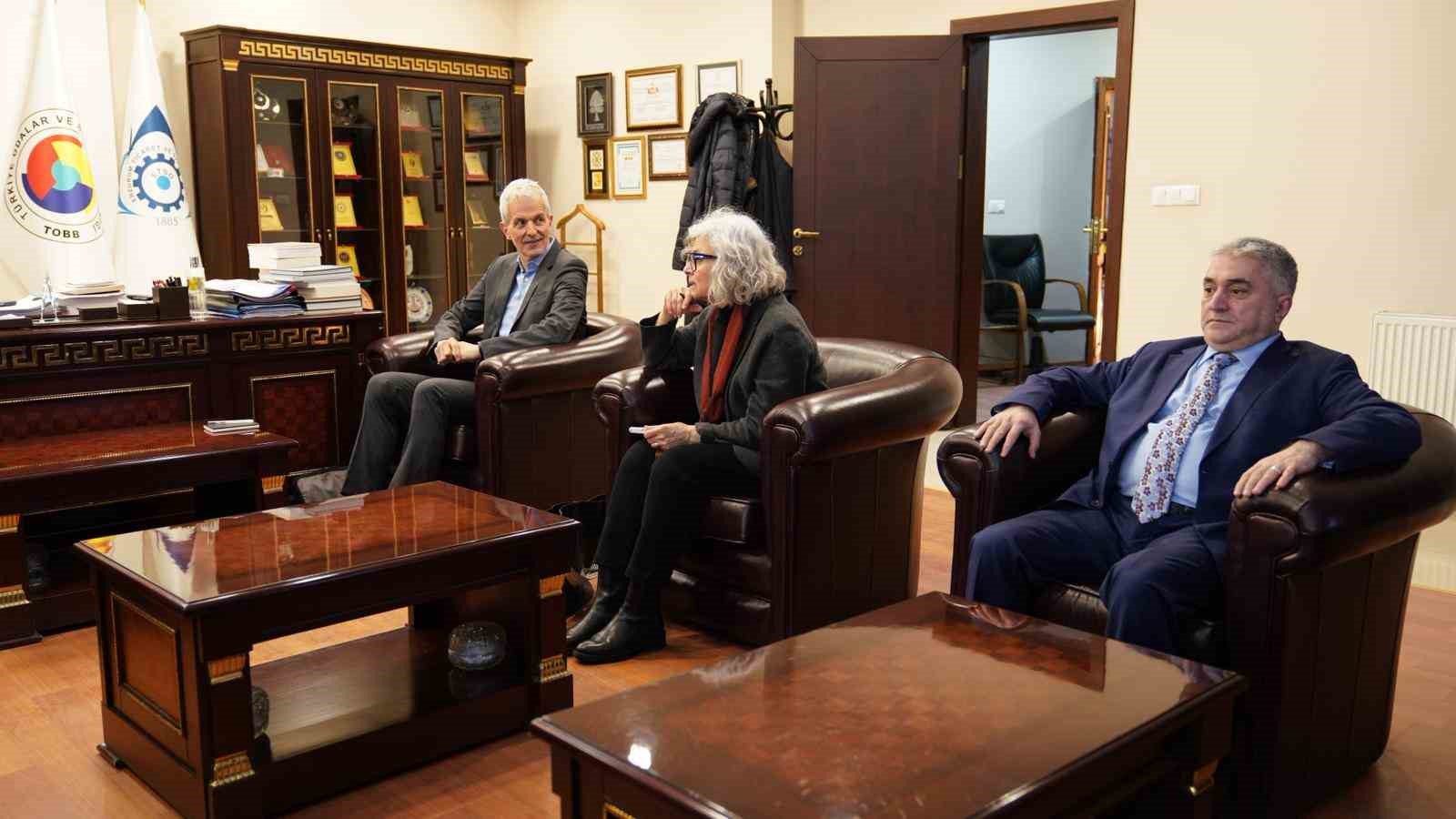 Alman Elçi Bredohl’dan ETSO’ya ziyaret: Erzurum’un yatırım potansiyeli değerlendirildi
Alman Elçi Bredohl’dan ETSO’ya ziyaret: Erzurum’un yatırım potansiyeli değerlendirildi