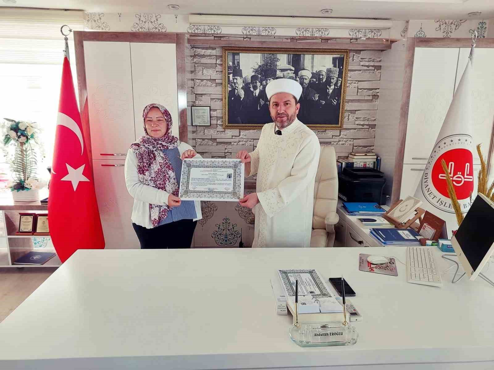 Alman kadın Kelime-i Şehadet getirerek Müslüman oldu
Alman kadın Kelime-i Şehadet getirerek Müslüman oldu