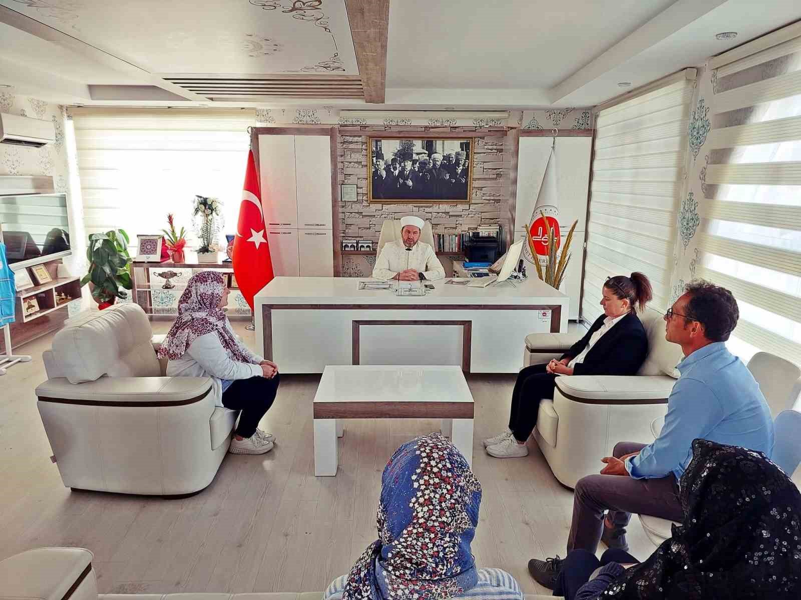 Alman kadın Kelime-i Şehadet getirerek Müslüman oldu
Alman kadın Kelime-i Şehadet getirerek Müslüman oldu