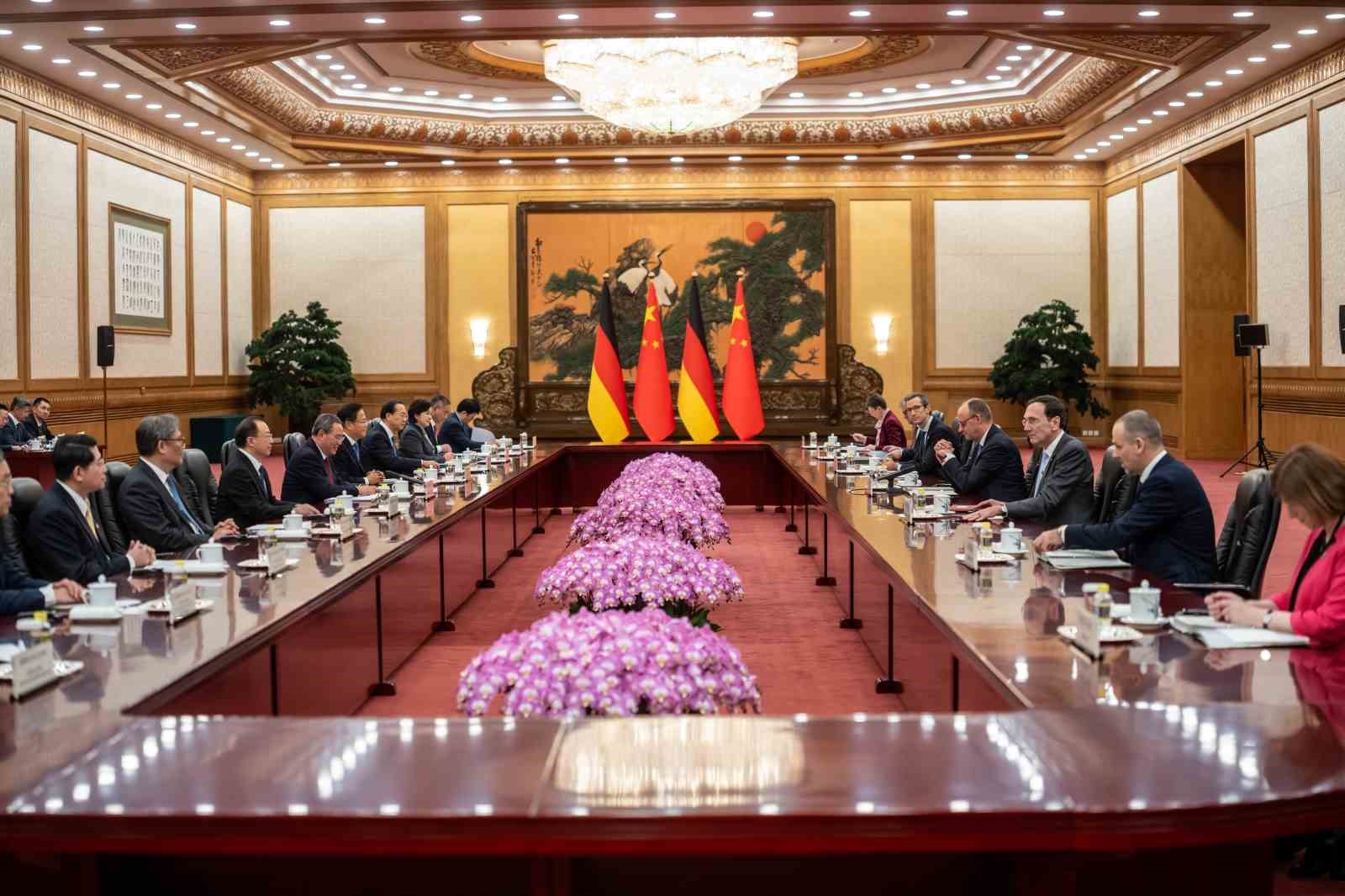 Almanya Başbakanı Merz, Çinli lider Xi ile bir araya geldi
