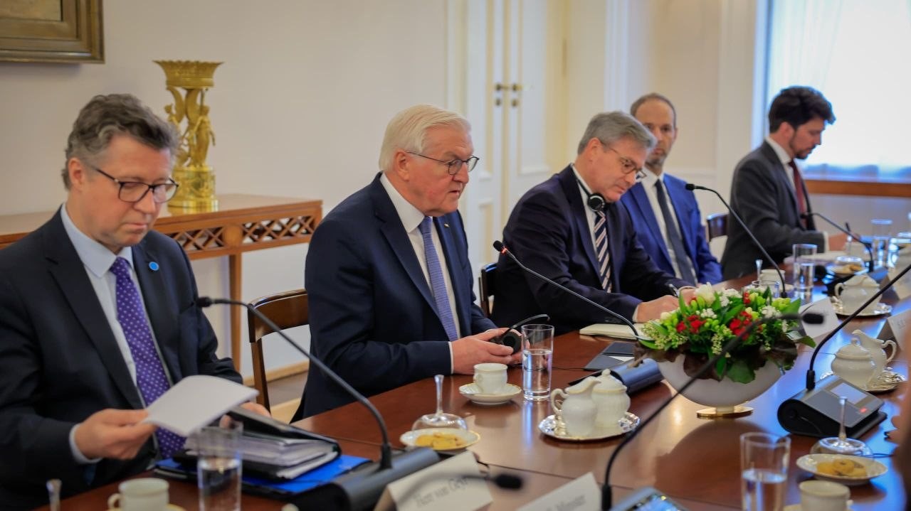 Almanya Cumhurbaşkanı Steinmeier, Suriyeli mevkidaşı eş-Şara ile görüştü
Almanya Cumhurbaşkanı Steinmeier, Suriyeli mevkidaşı eş-Şara ile görüştü