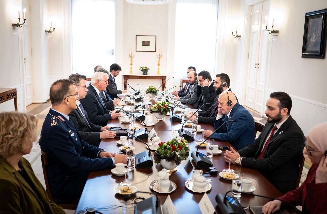 Almanya Cumhurbaşkanı Steinmeier, Suriyeli mevkidaşı eş-Şara ile görüştü
Almanya Cumhurbaşkanı Steinmeier, Suriyeli mevkidaşı eş-Şara ile görüştü