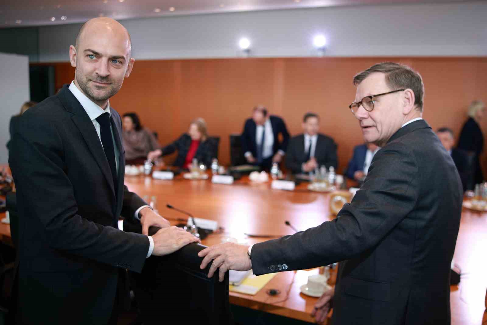 Almanya Dışişleri Bakanı Wadephul: "İran’da rejim değişikliğinin askeri yollarla gerçekleştirilebileceğini düşünmüyorum"
