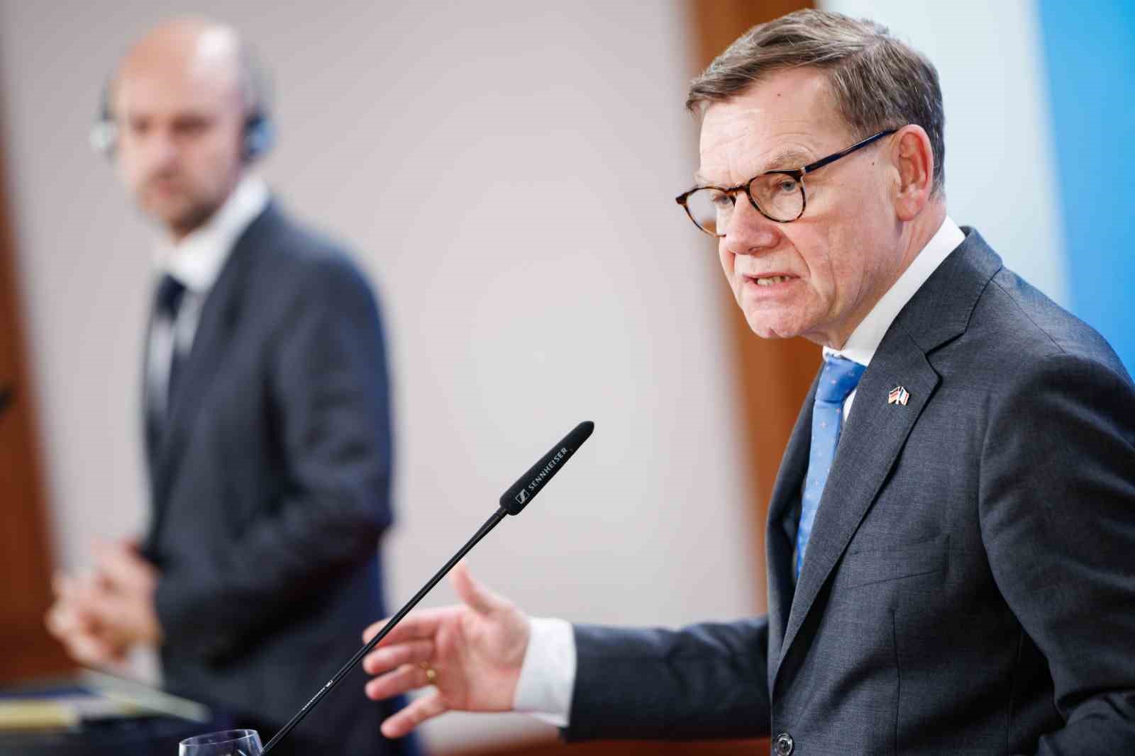 Almanya Dışişleri Bakanı Wadephul: "İran’da rejim değişikliğinin askeri yollarla gerçekleştirilebileceğini düşünmüyorum"
