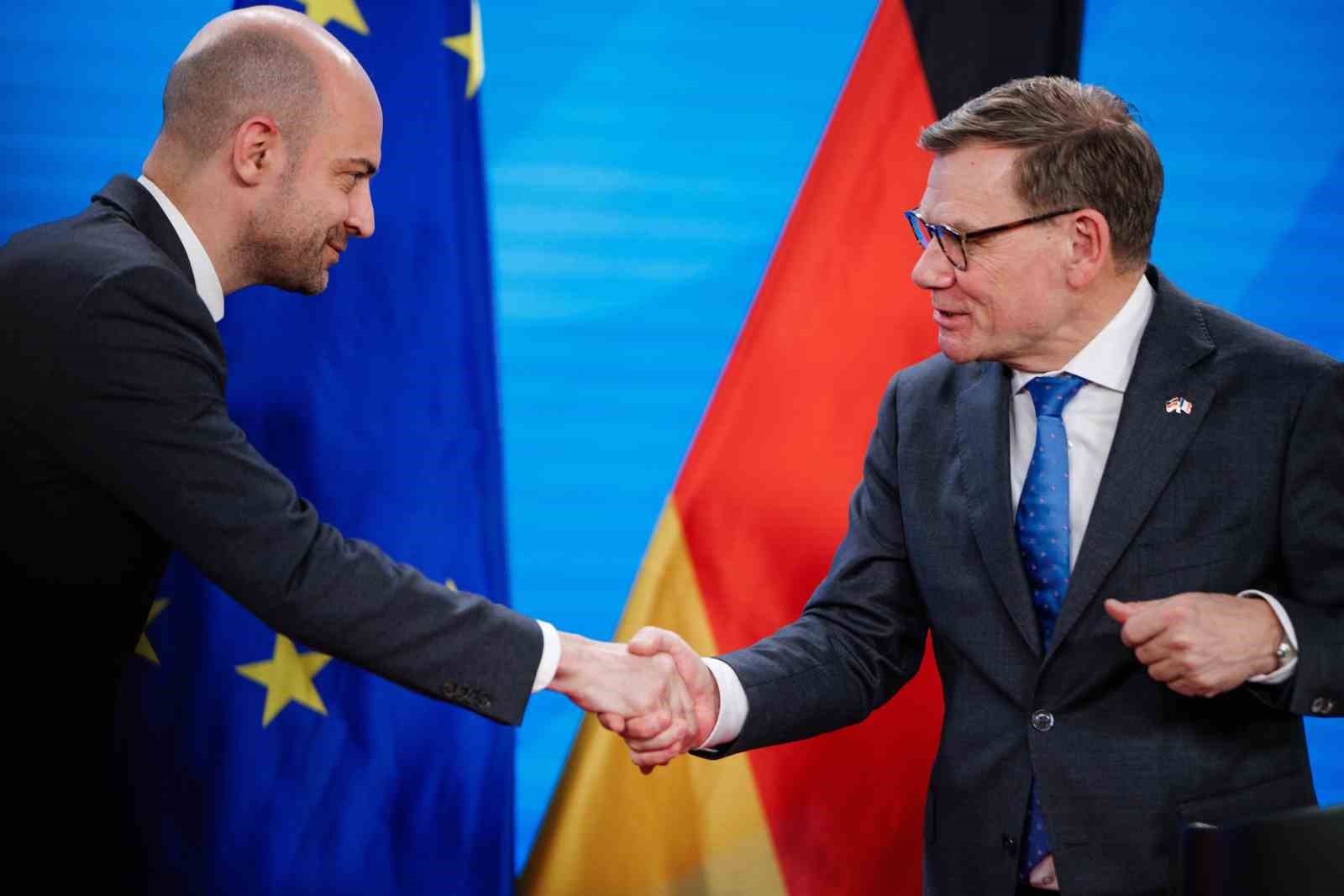 Almanya Dışişleri Bakanı Wadephul: "İran’da rejim değişikliğinin askeri yollarla gerçekleştirilebileceğini düşünmüyorum"
