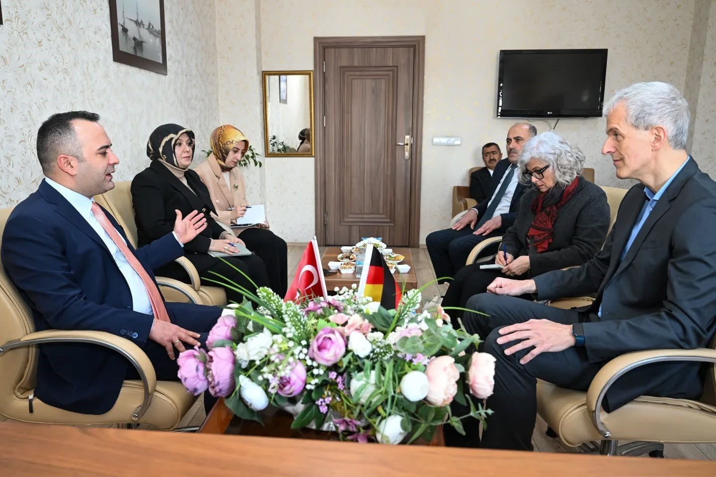 Almanya Federal Cumhuriyeti Büyükelçiliği elçisi Stefan Bredohl Erzurum’da
Almanya Federal Cumhuriyeti Büyükelçiliği elçisi Stefan Bredohl Erzurum’da